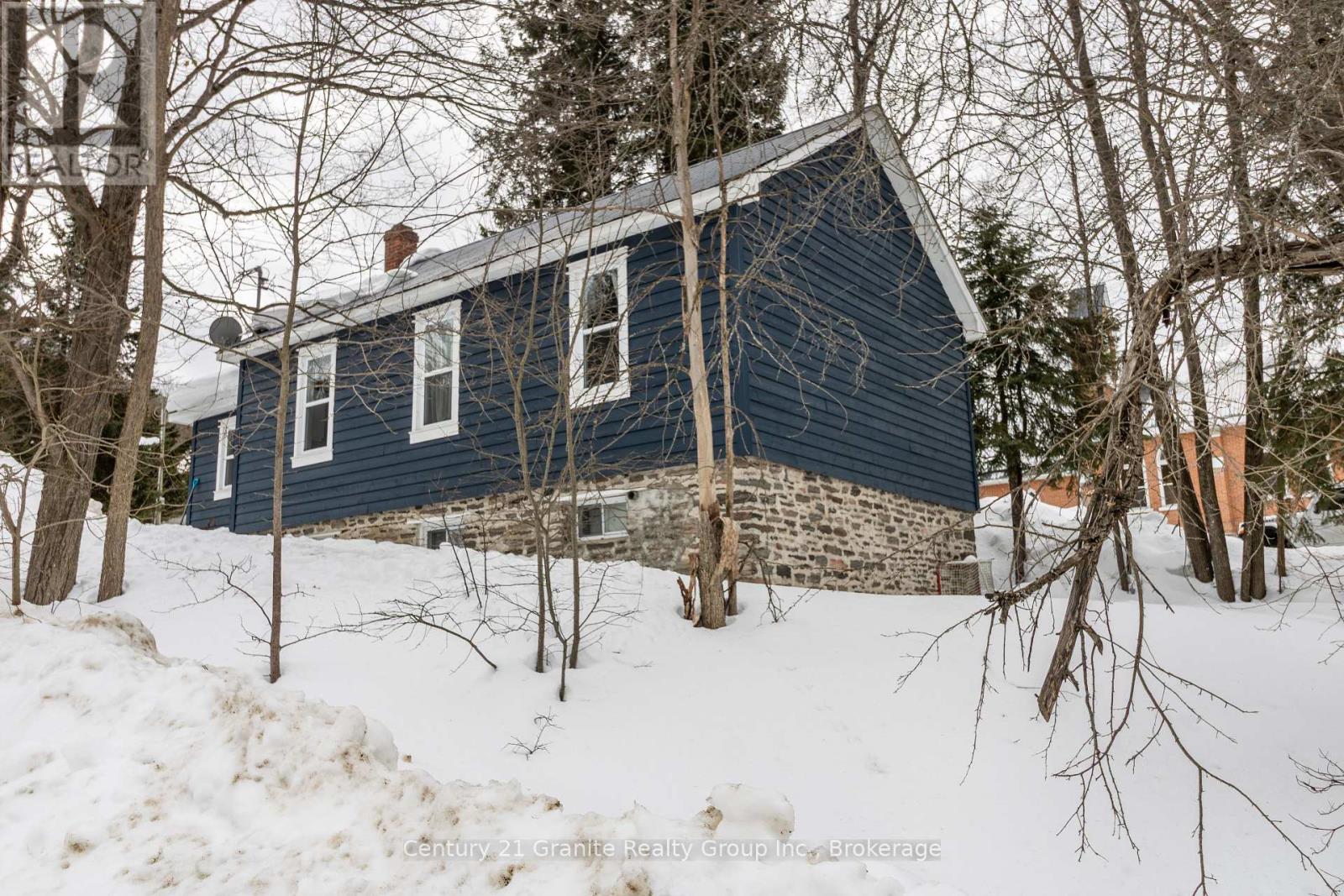 25 Newcastle Street, Minden Hills, Ontario  K0M 2K0 - Photo 39 - X12008376