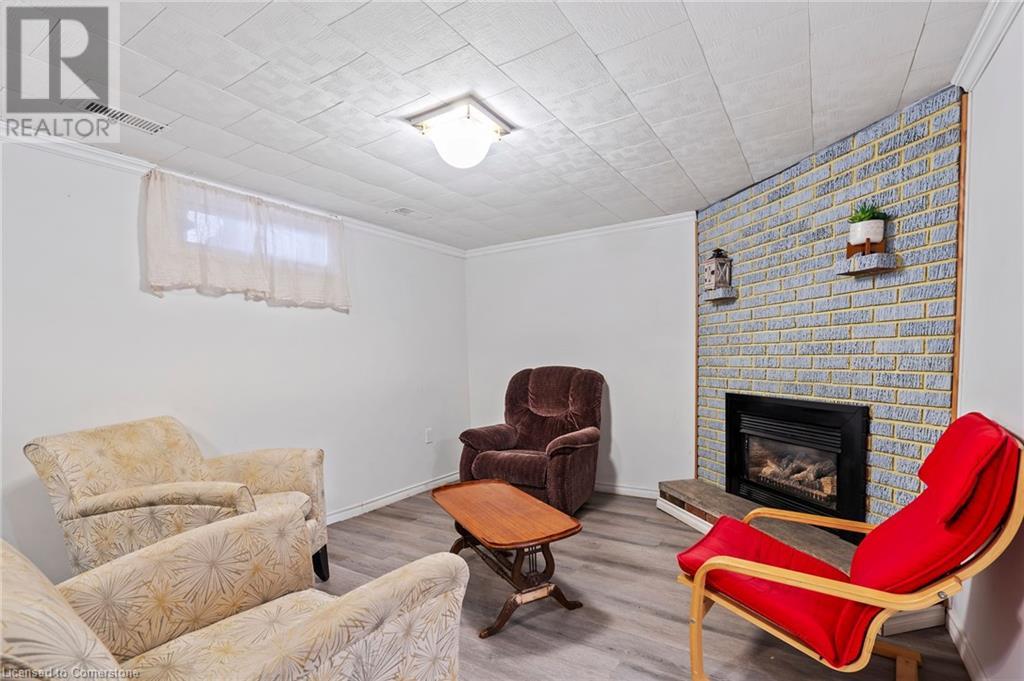 Property at 128 TOULON Crescent image 4