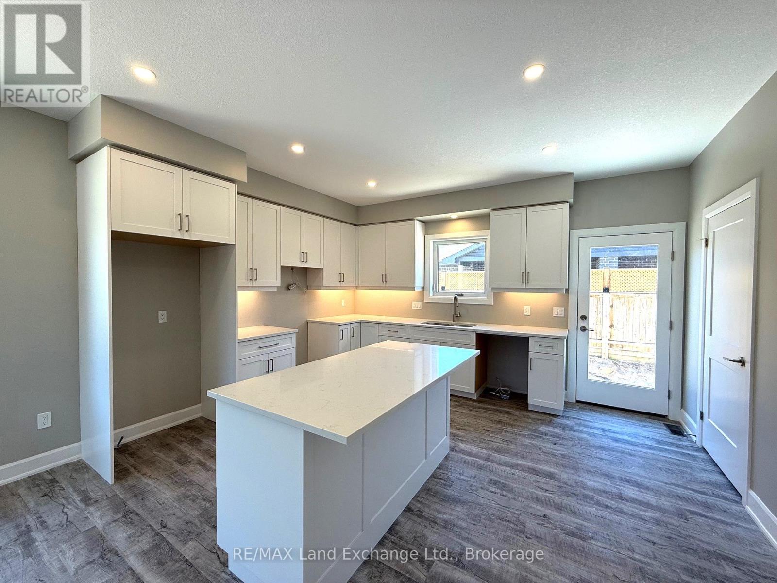 Unit 1 - 8 Golf Links Road, Kincardine, Ontario  N2Z 0G1 - Photo 13 - X10845600