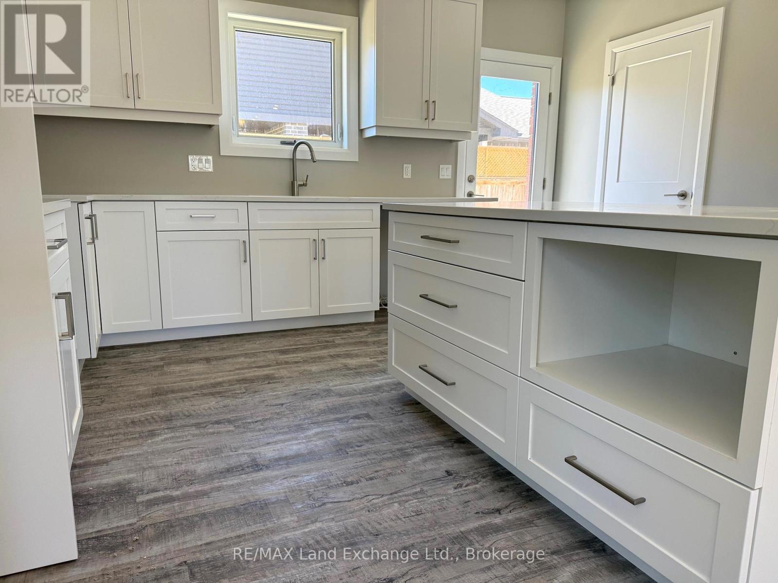 Unit 1 - 8 Golf Links Road, Kincardine, Ontario  N2Z 0G1 - Photo 14 - X10845600