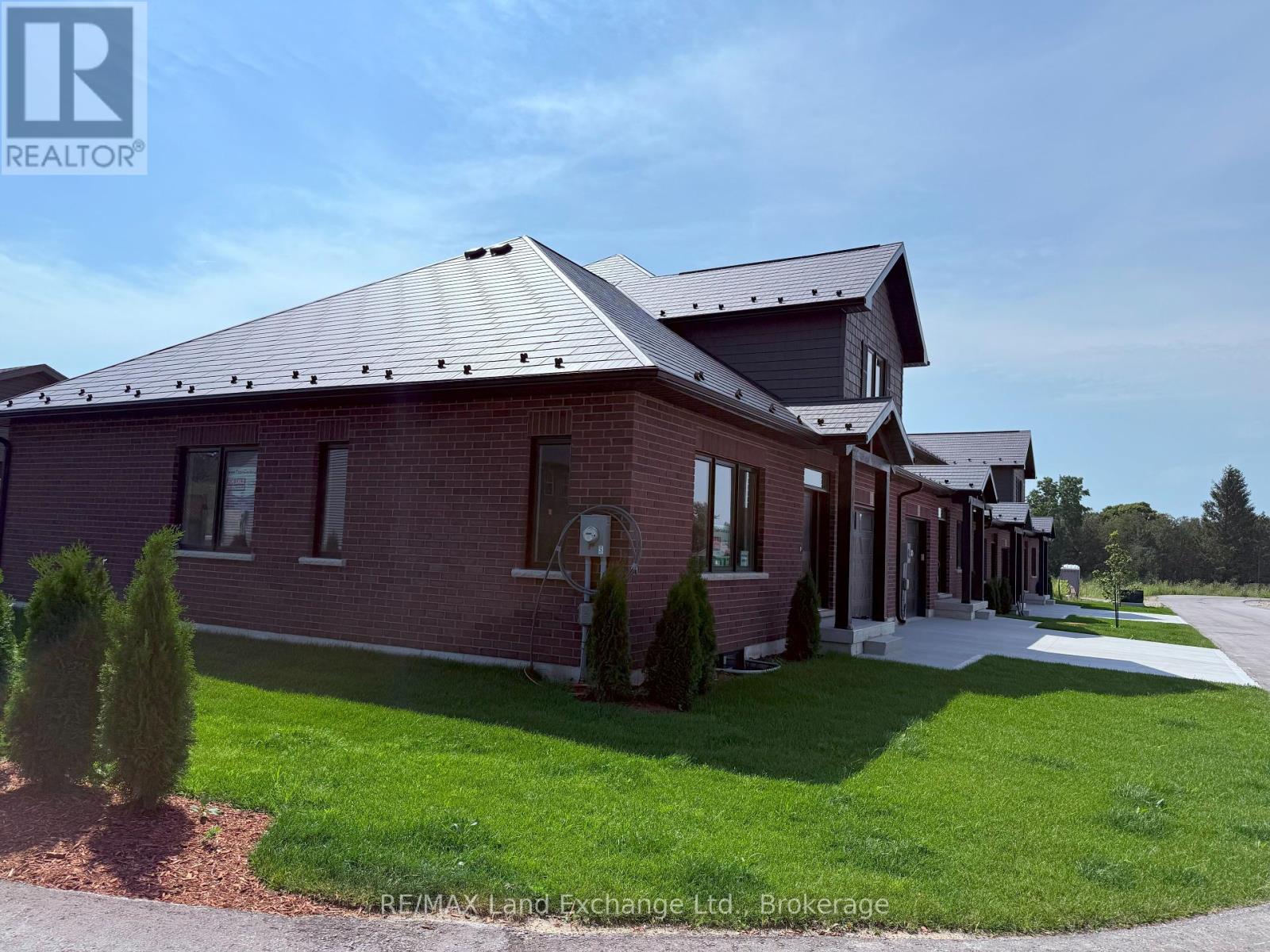 Unit 1 - 8 Golf Links Road, Kincardine, Ontario  N2Z 0G1 - Photo 2 - X10845600