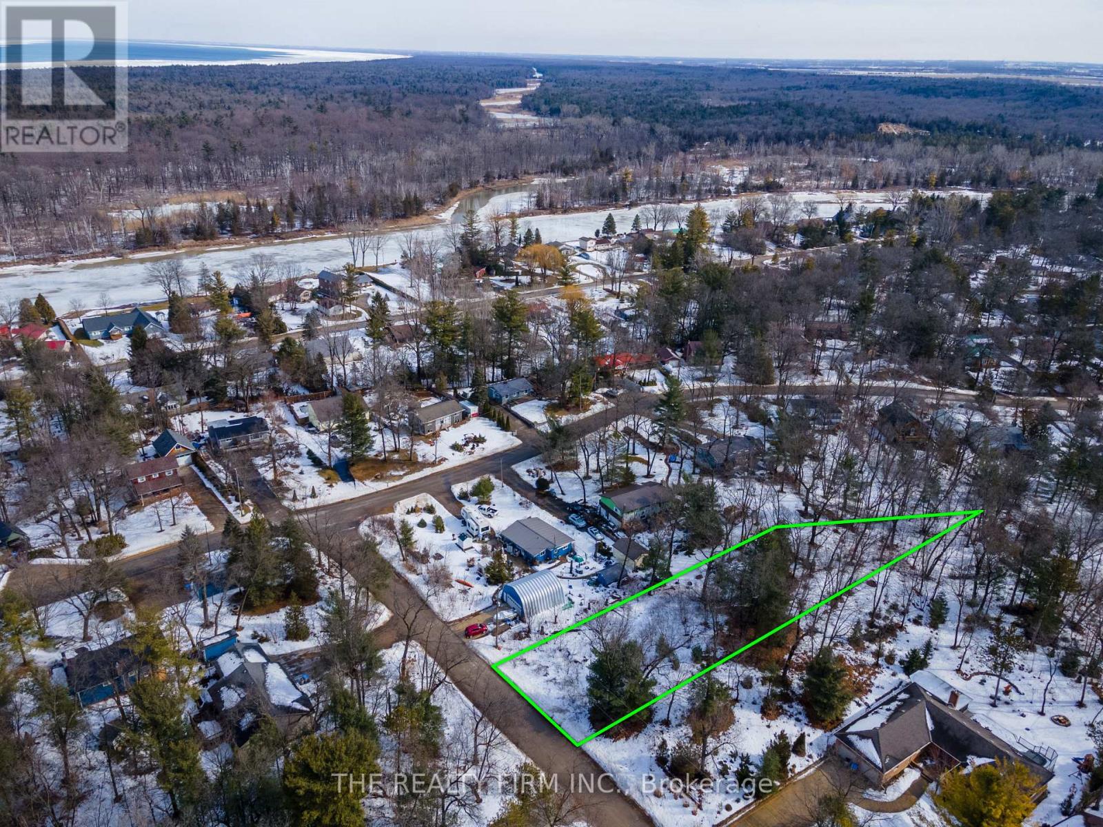 10048 Urlin Crescent, Lambton Shores (Port Franks), Ontario  N0M 2L0 - Photo 1 - X12008529