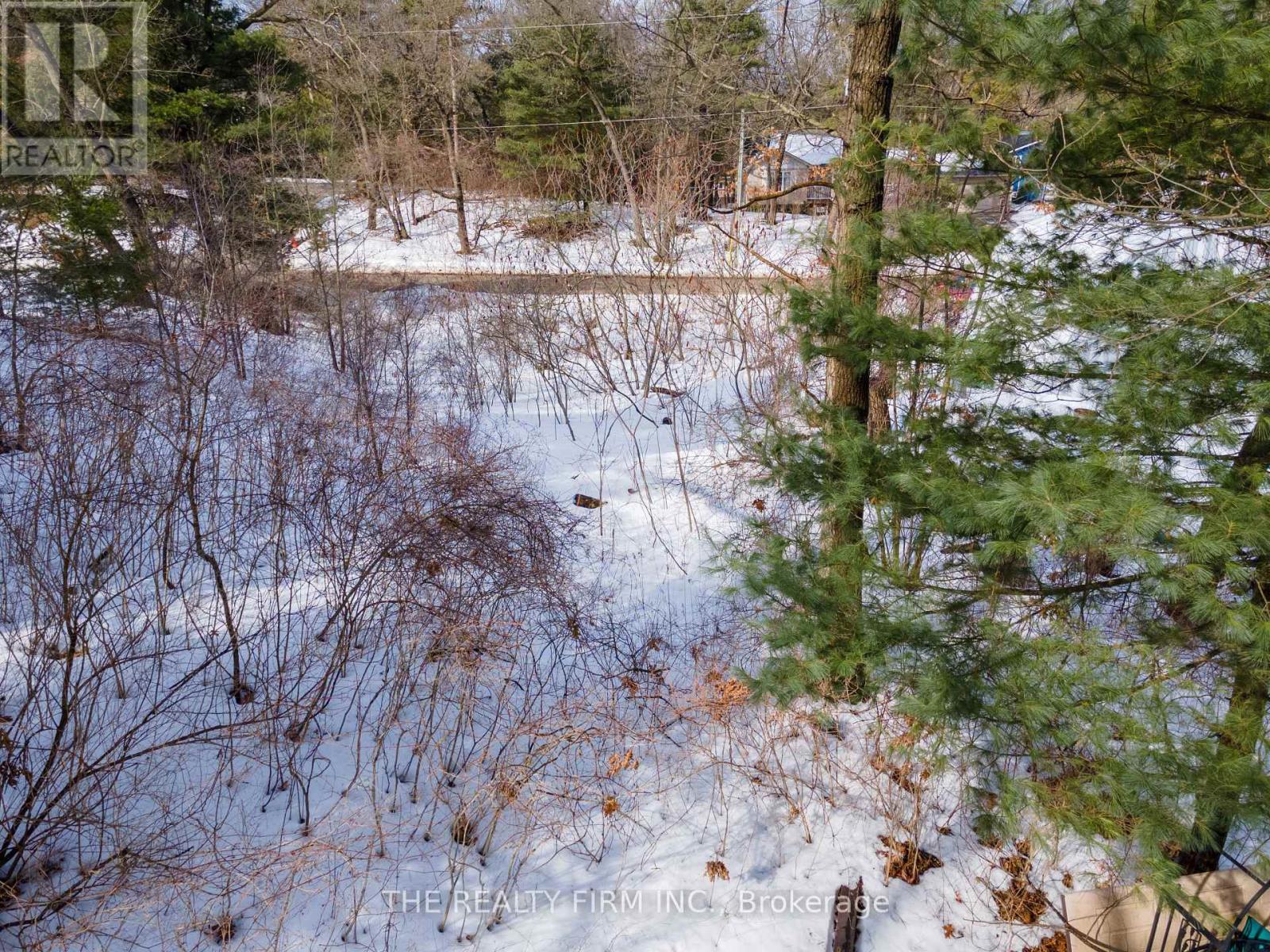 10048 Urlin Crescent, Lambton Shores (Port Franks), Ontario  N0M 2L0 - Photo 10 - X12008529
