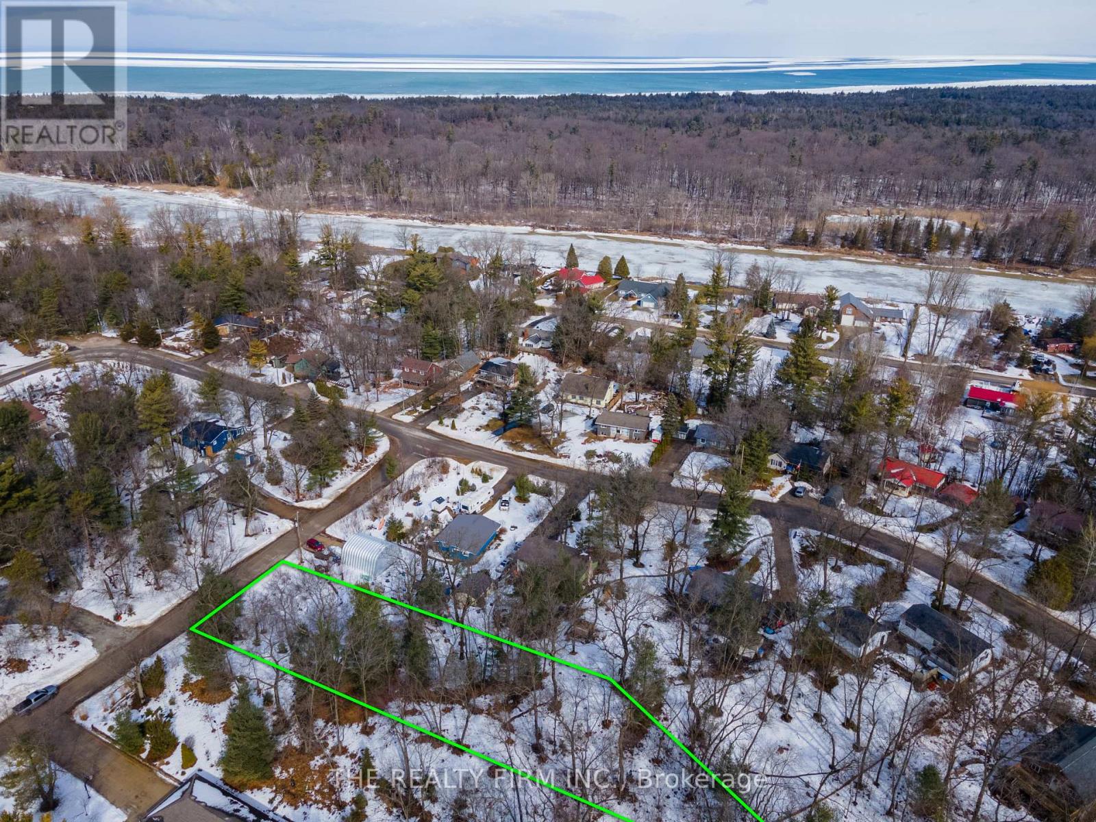 10048 Urlin Crescent, Lambton Shores (Port Franks), Ontario  N0M 2L0 - Photo 2 - X12008529