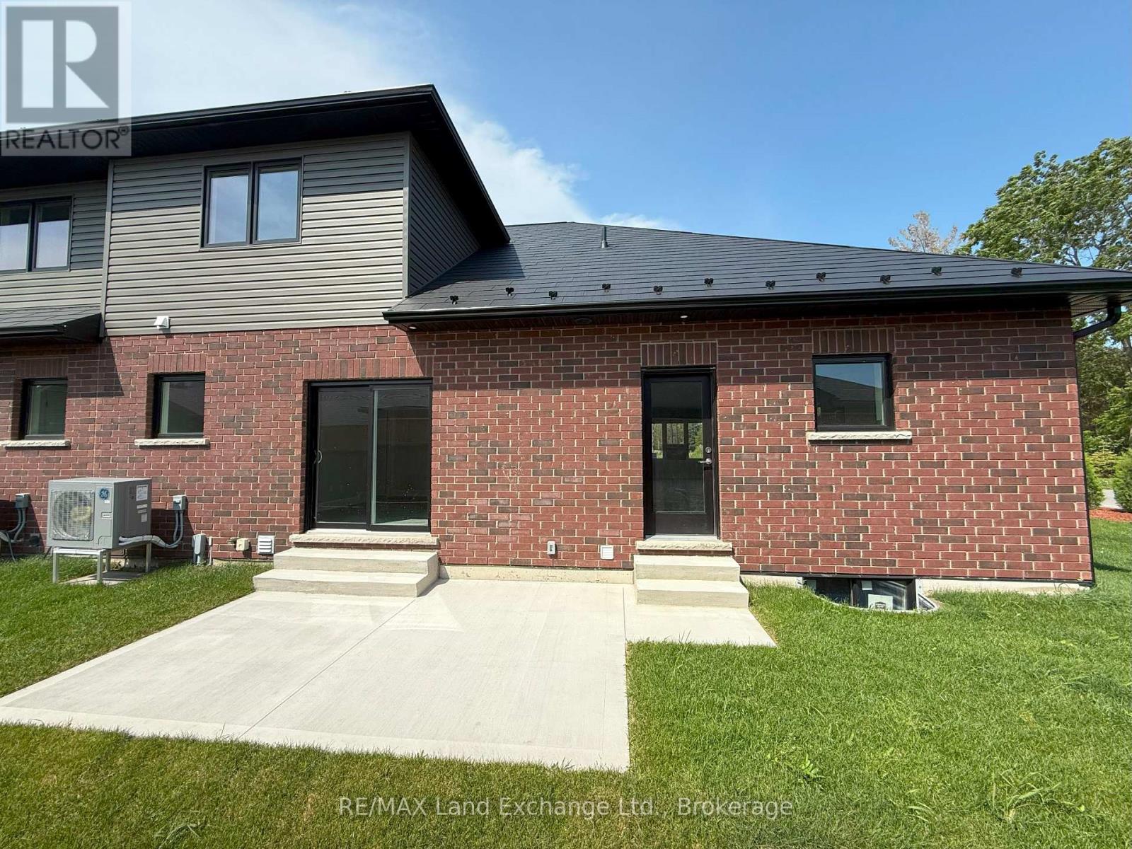 Unit 1 - 8 Golf Links Road, Kincardine, Ontario  N2Z 0G1 - Photo 5 - X10845600