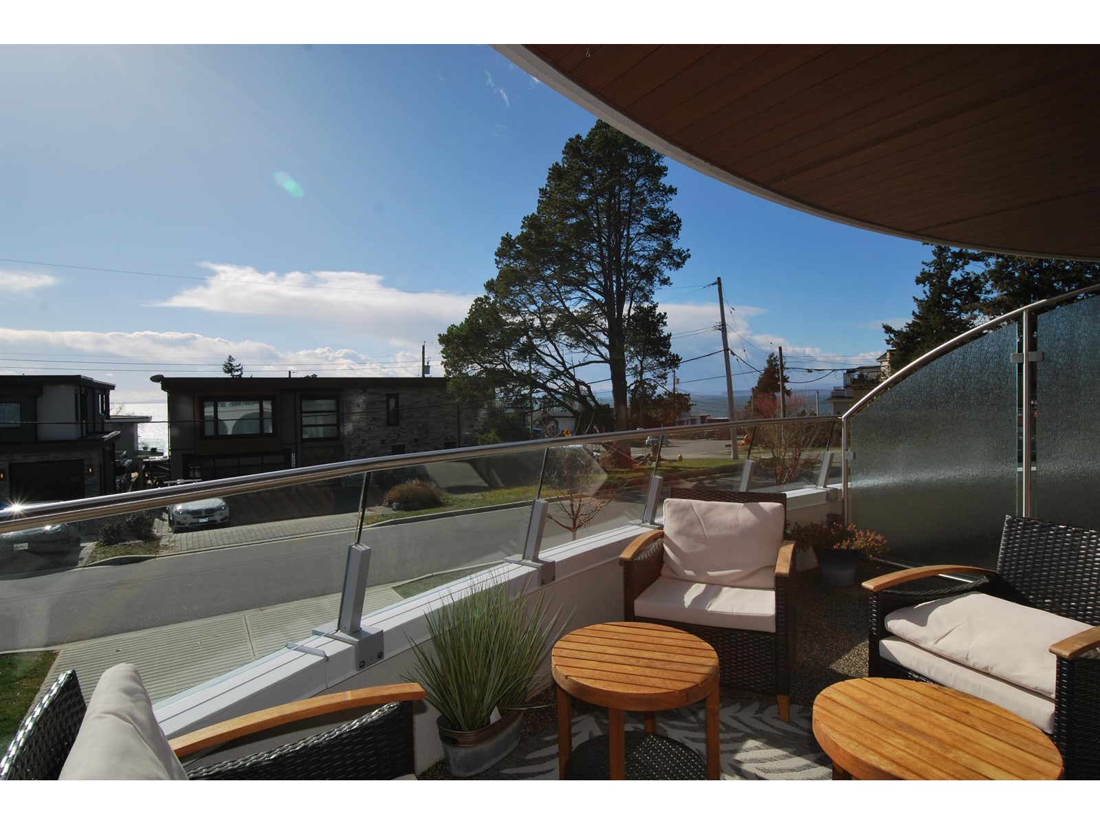 Property at 101 15219 ROYAL AVENUE image 3