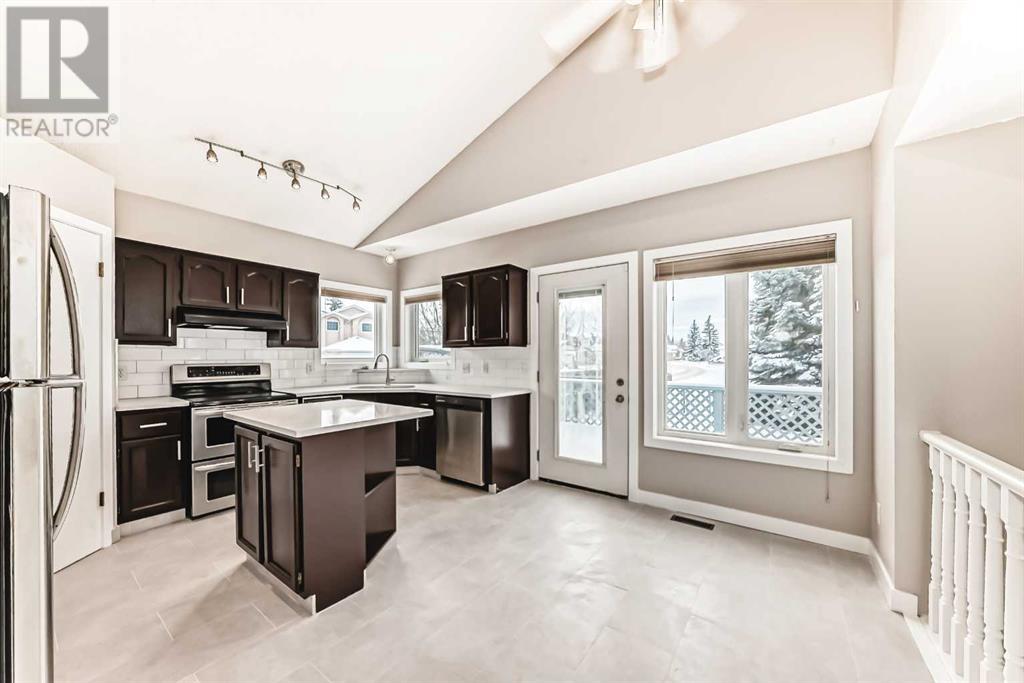 372 Hawkstone Close Nw, Calgary, Alberta  T3G 3P1 - Photo 9 - A2194635