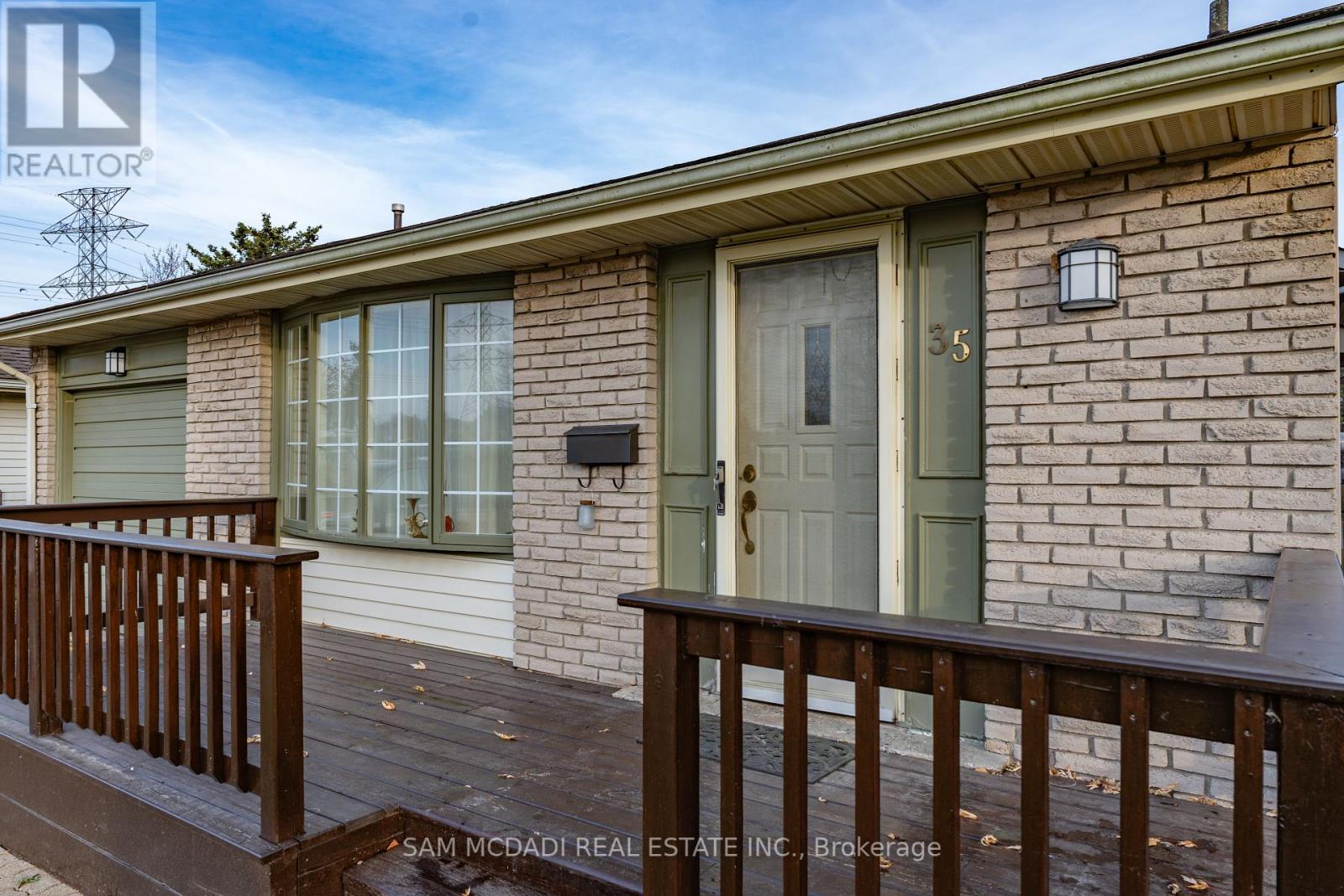 Property at 35 PARKLAND CRESCENT image 3