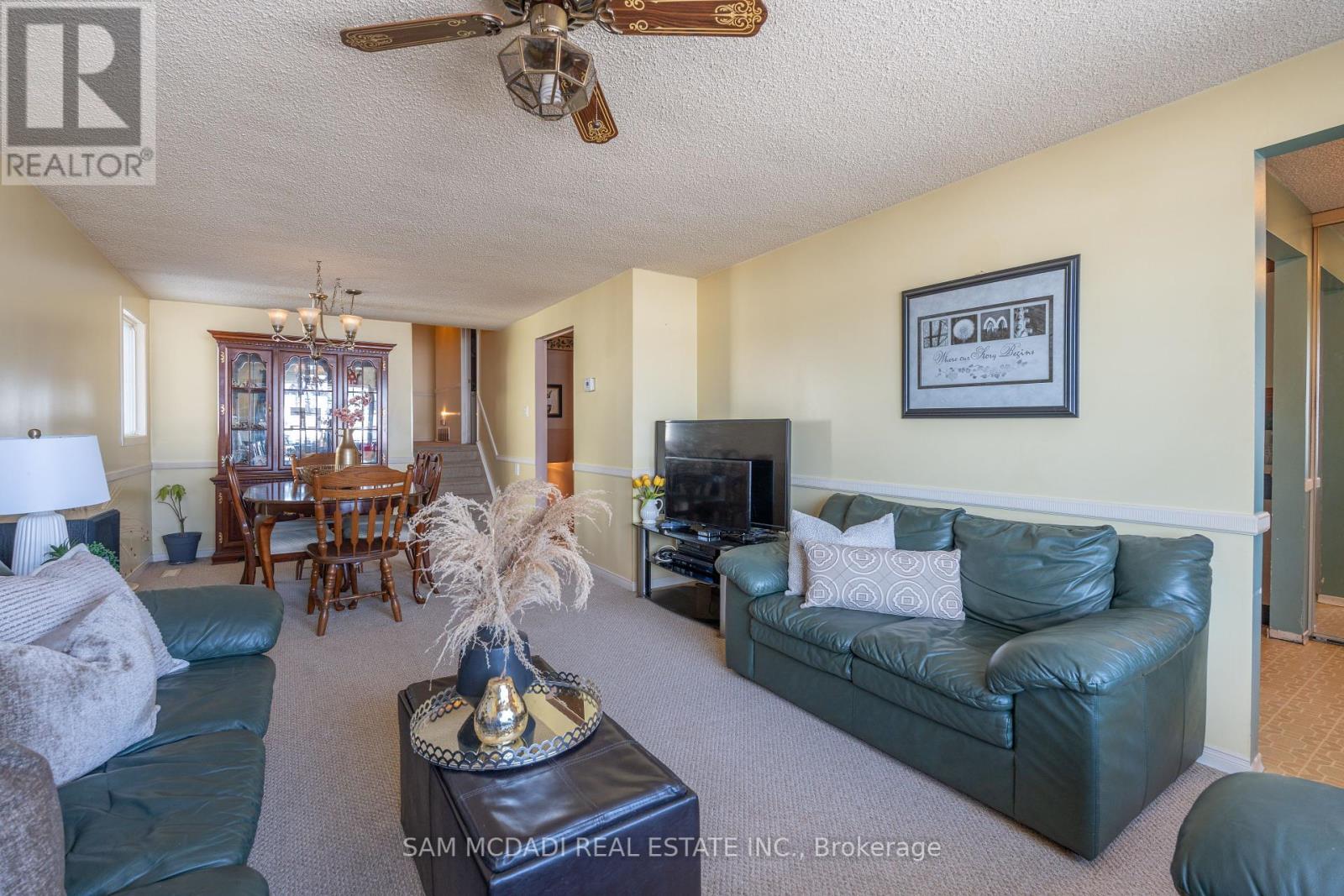 Property at 35 PARKLAND CRESCENT image 5