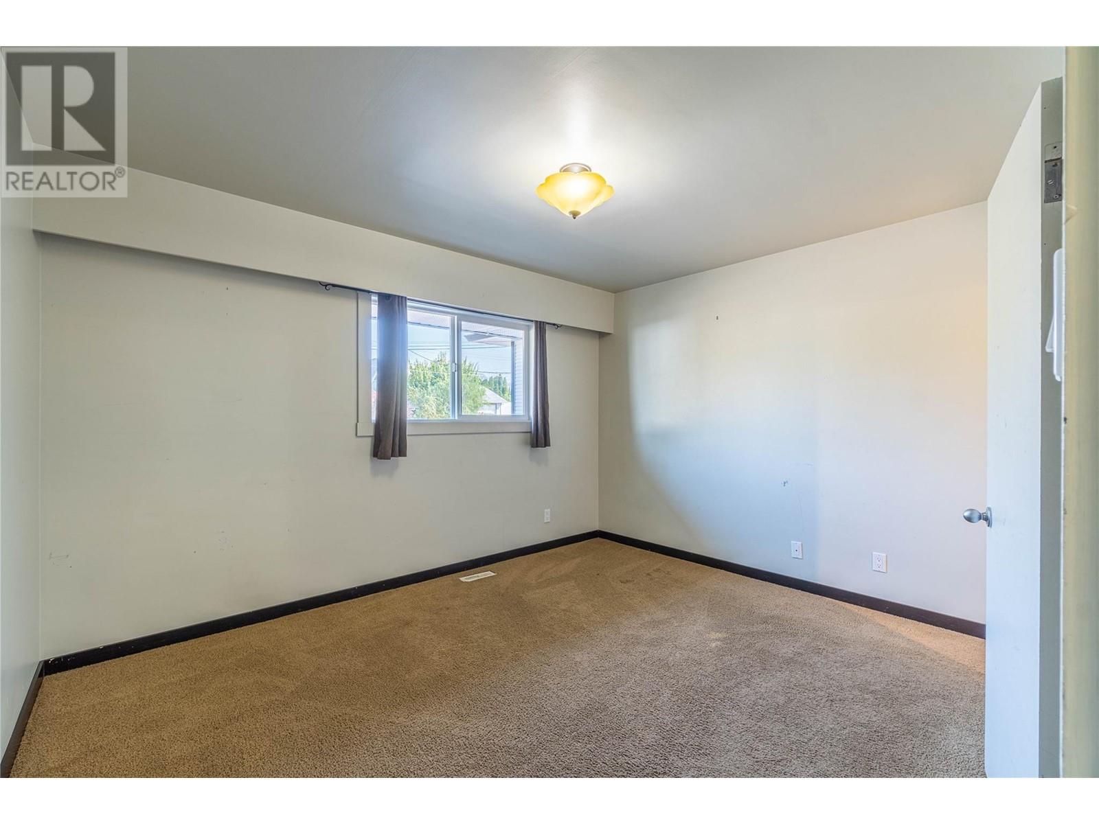 Property at 2215 BARBARA Avenue image 3