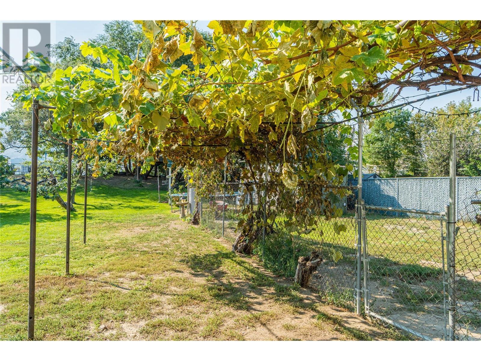 2215 Barbara Avenue, Kamloops, British Columbia  V2H 1T7 - Photo 48 - 10338157