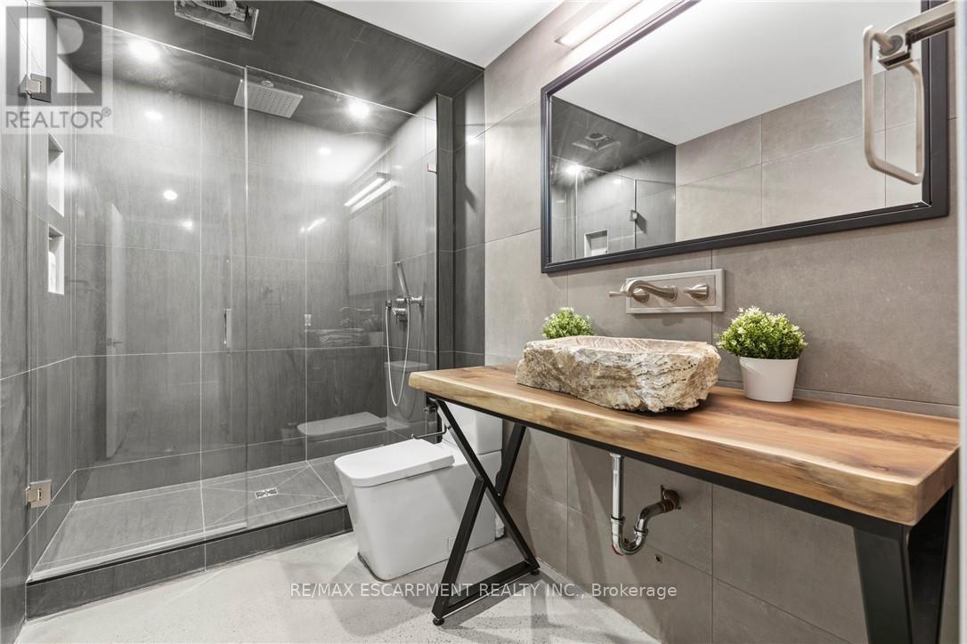 105 - 66 Bay Street S, Hamilton (Durand), Ontario  L8P 4Z6 - Photo 19 - X12008587