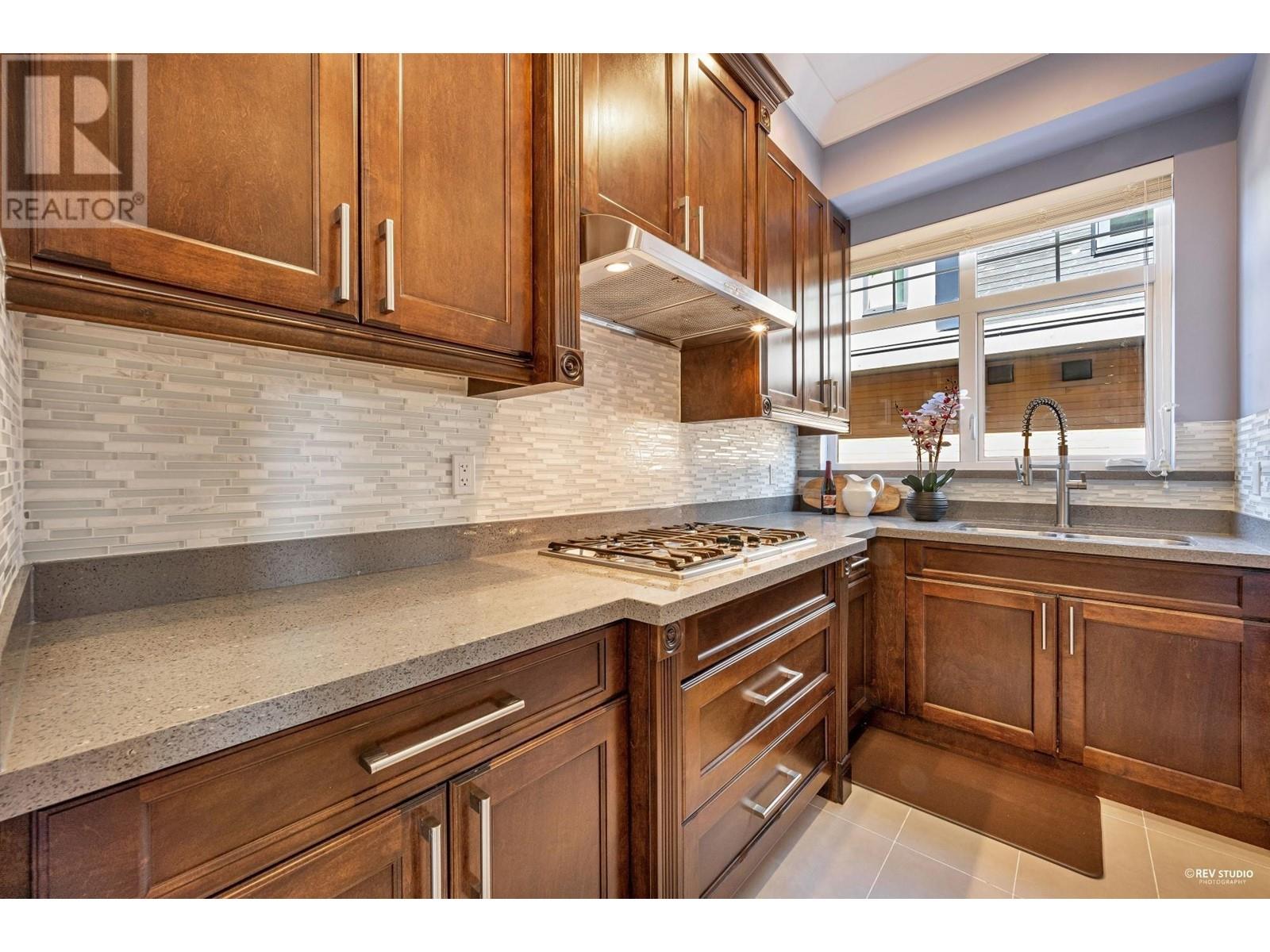 337 E 17th Street, North Vancouver, British Columbia  V7L 2W1 - Photo 12 - R2975014