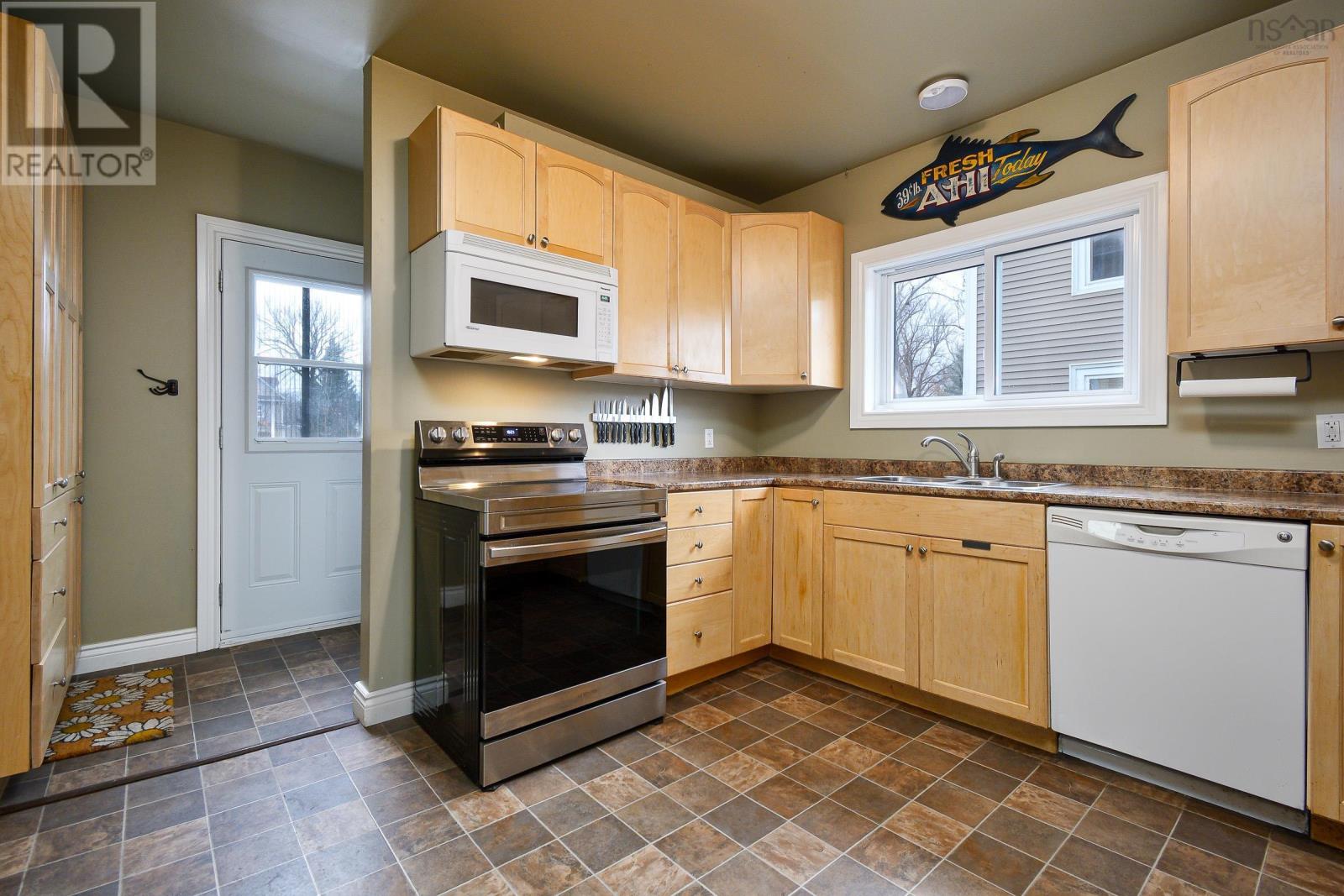 59 Milton Street, Sydney, Nova Scotia  B1P 4L9 - Photo 11 - 202502332