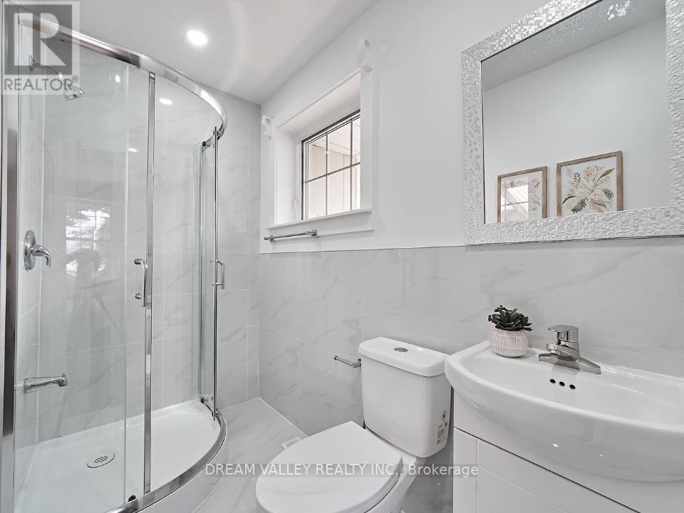 Main - 24 Gable Place, Toronto, Ontario  M1P 4J8 - Photo 13 - E12008690