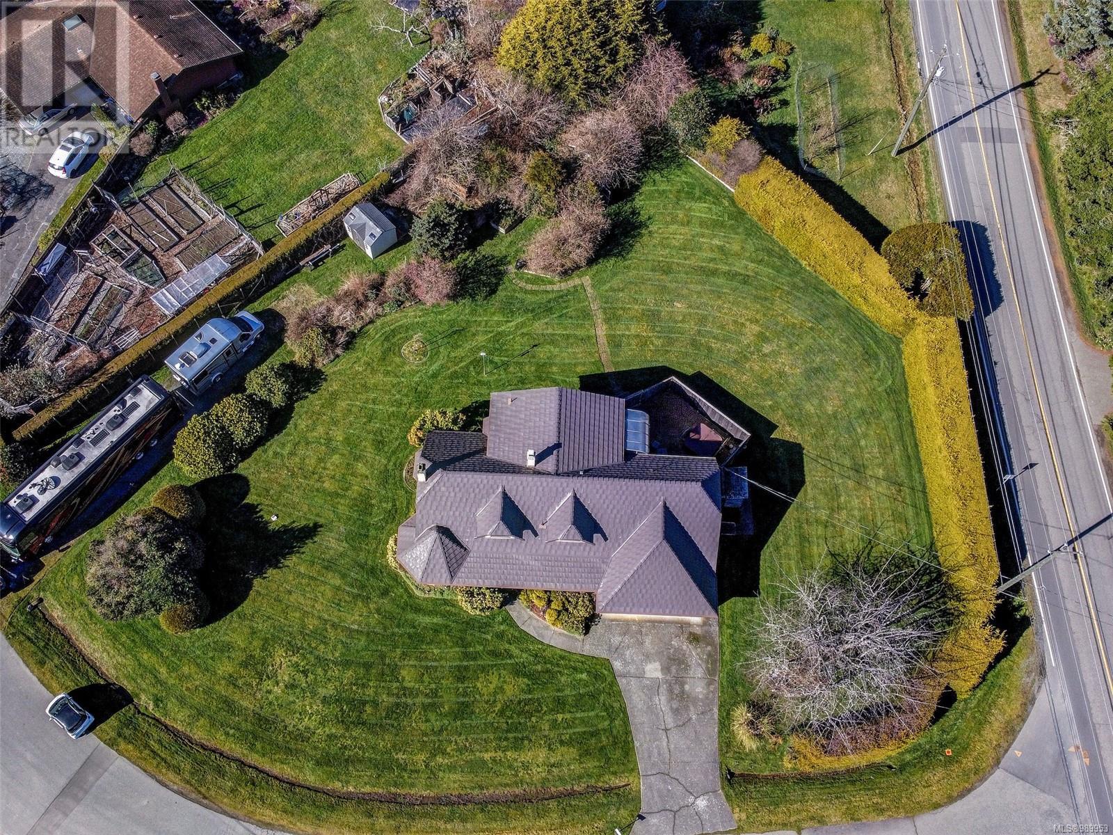 Property at 7050 Briarwood Pl image 3