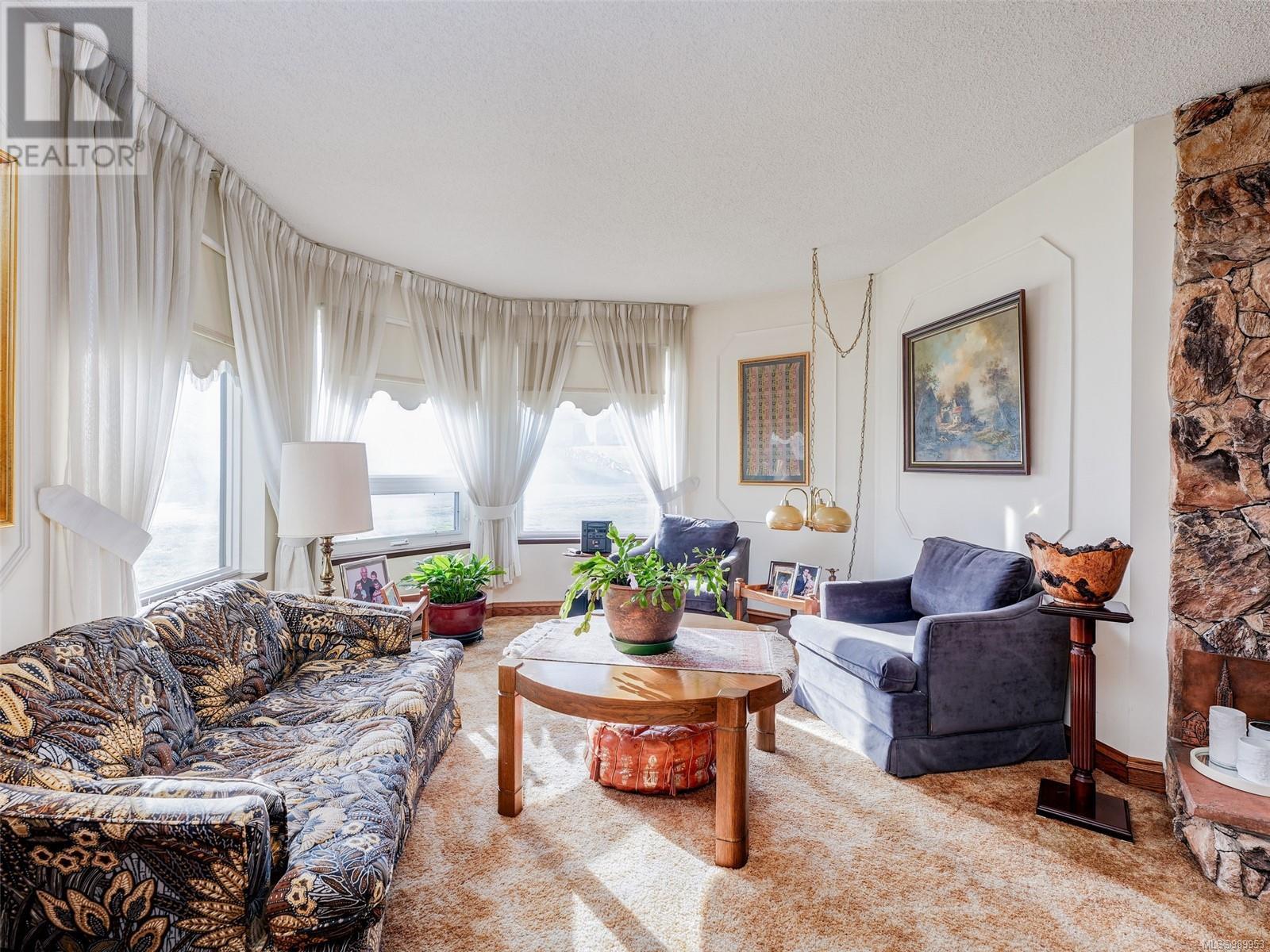 Property at 7050 Briarwood Pl image 4