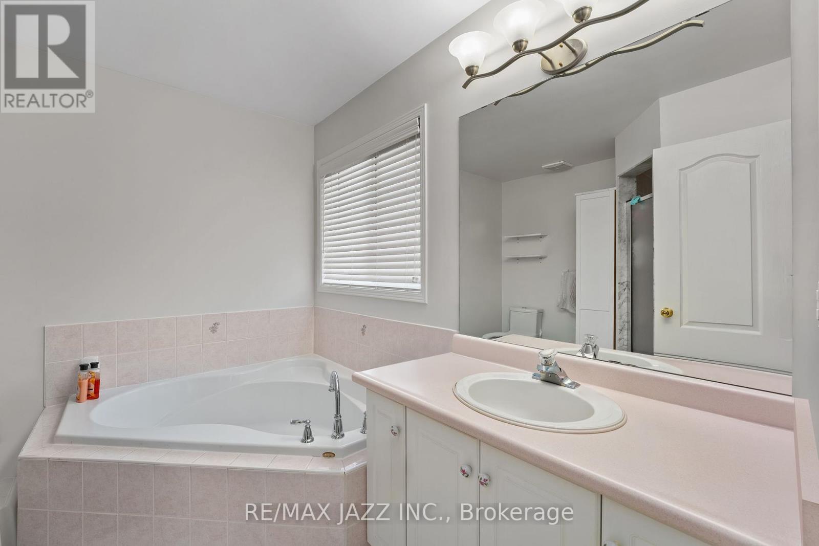 1129 Gossamer Drive, Pickering, Ontario  L1X 2T8 - Photo 19 - E12008733