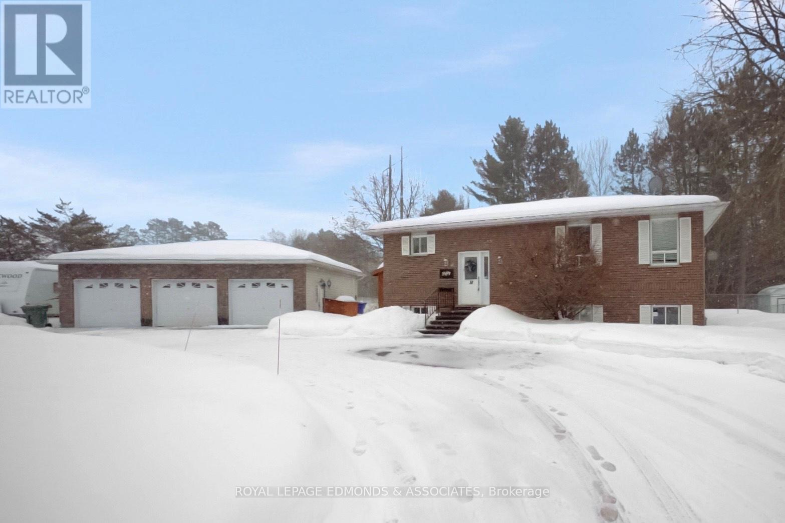 50 Jamie Crescent, Petawawa, Ontario  K8H 3N2 - Photo 1 - X12008712