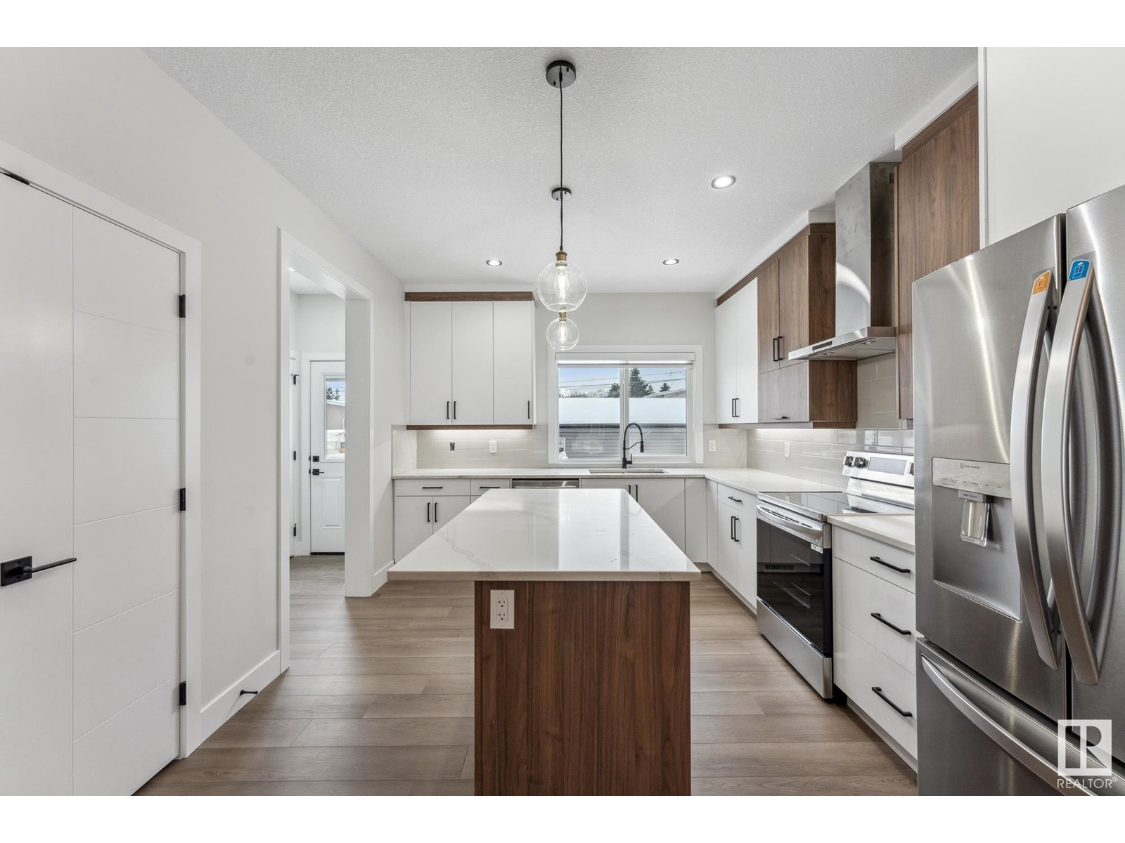 Property at 10415 68 AV NW image 5