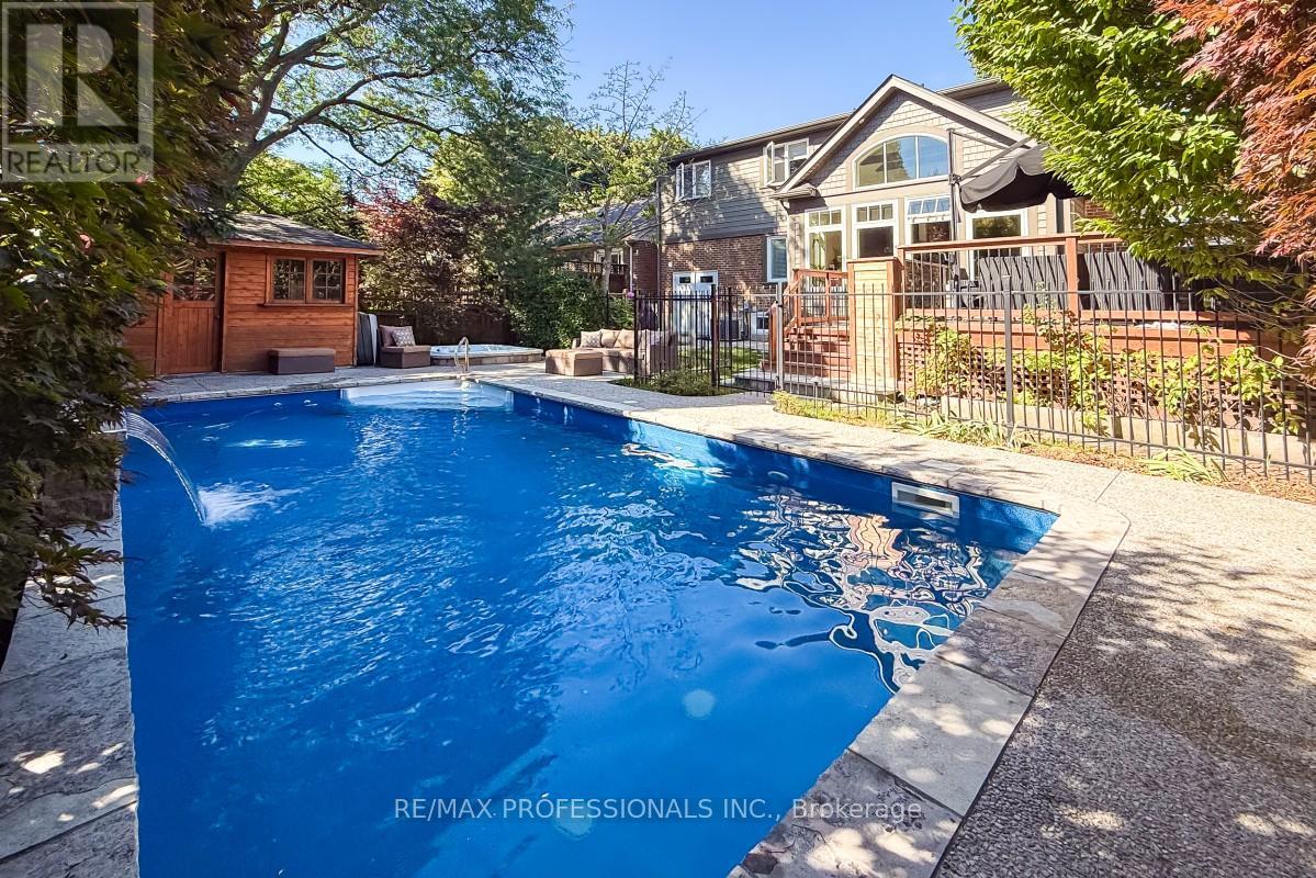 7 Elderidge Avenue, Toronto, Ontario  M8Y 2C4 - Photo 2 - W11977767