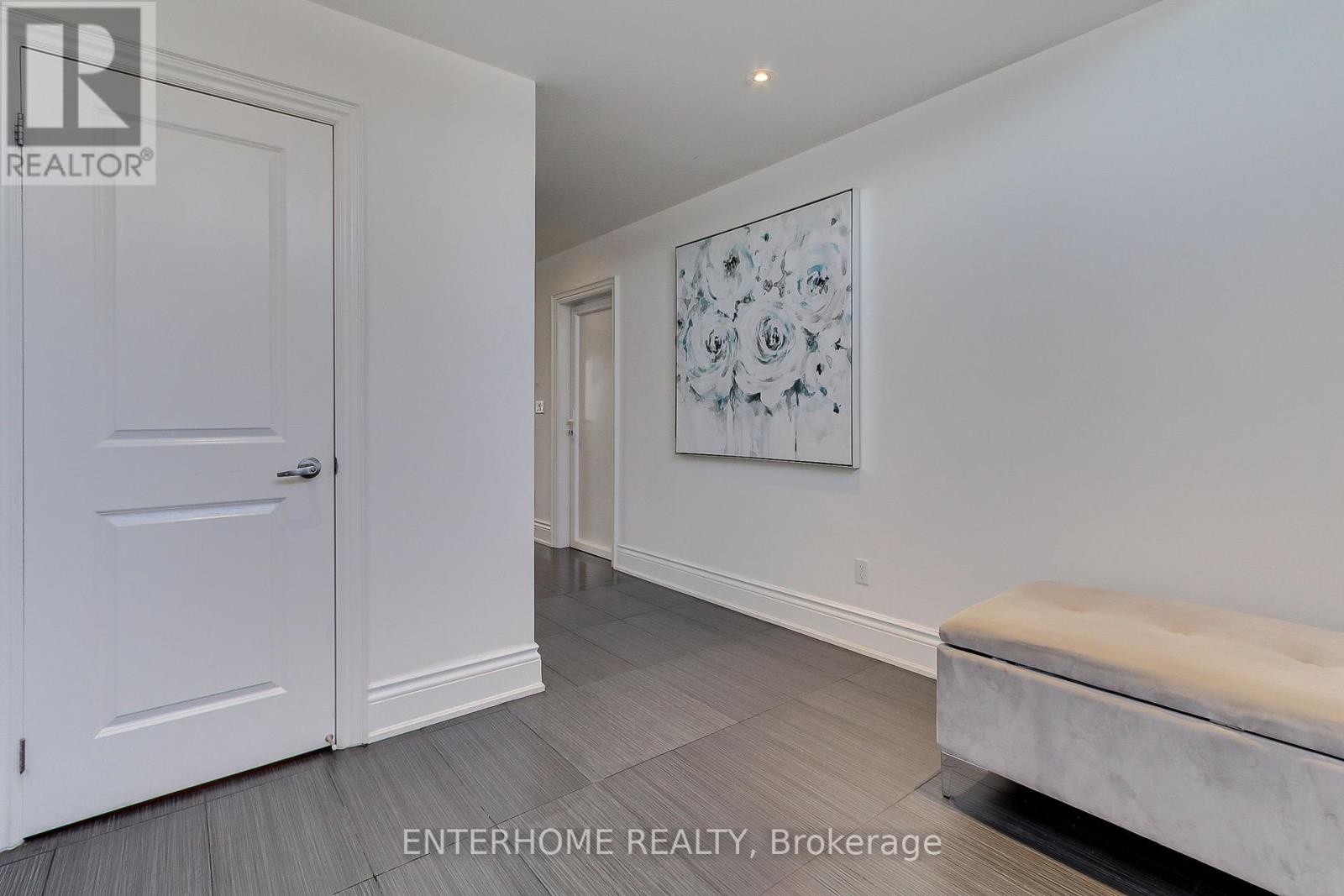 58 Firwood Crescent, Toronto, Ontario  M9B 5J2 - Photo 11 - W12008770