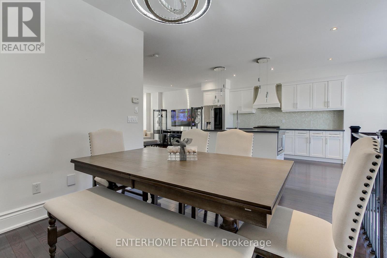 58 Firwood Crescent, Toronto, Ontario  M9B 5J2 - Photo 15 - W12008770