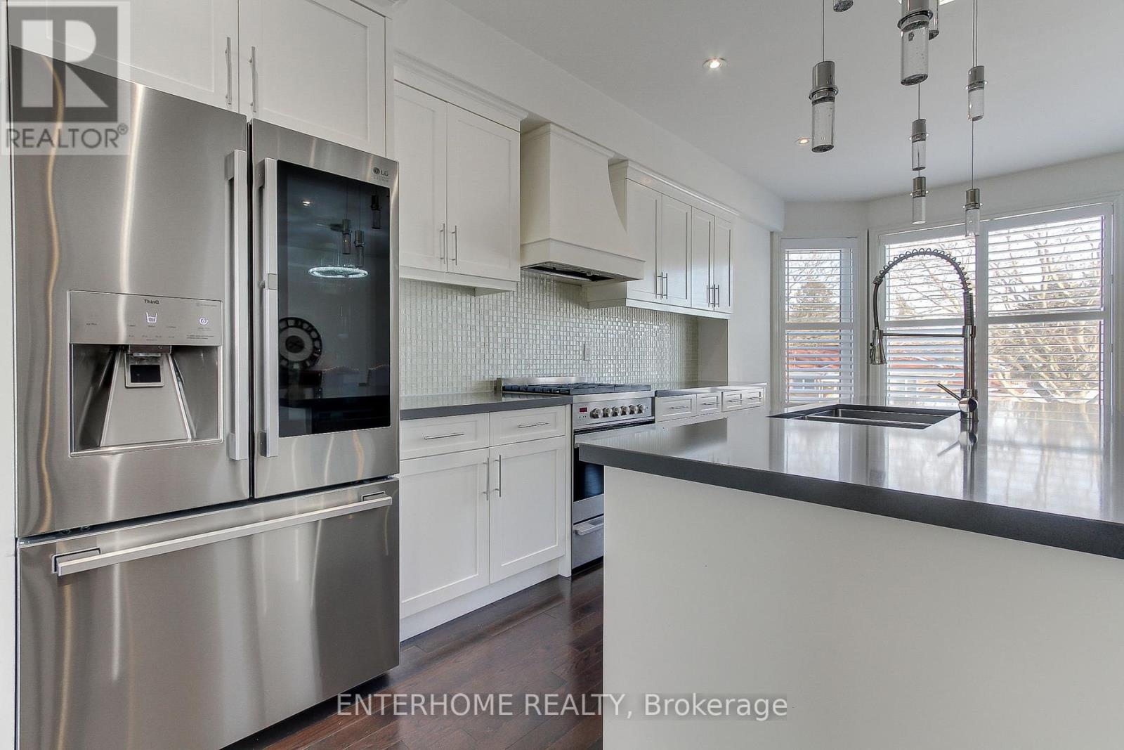 58 Firwood Crescent, Toronto, Ontario  M9B 5J2 - Photo 17 - W12008770