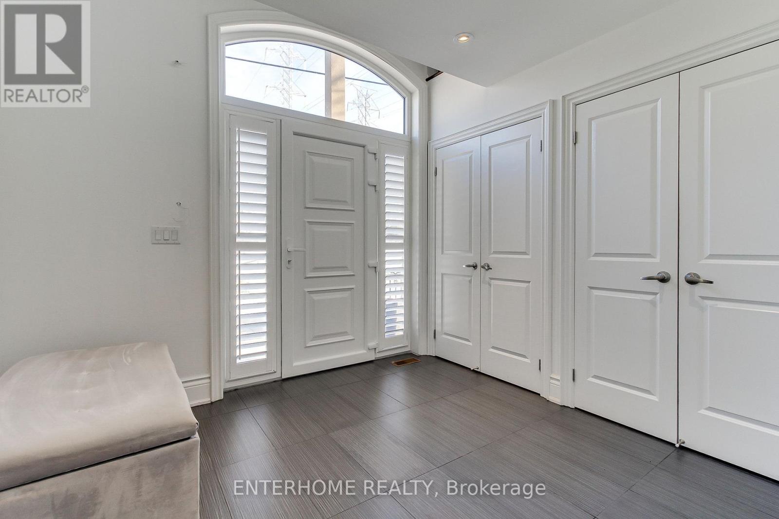 58 Firwood Crescent, Toronto, Ontario  M9B 5J2 - Photo 9 - W12008770