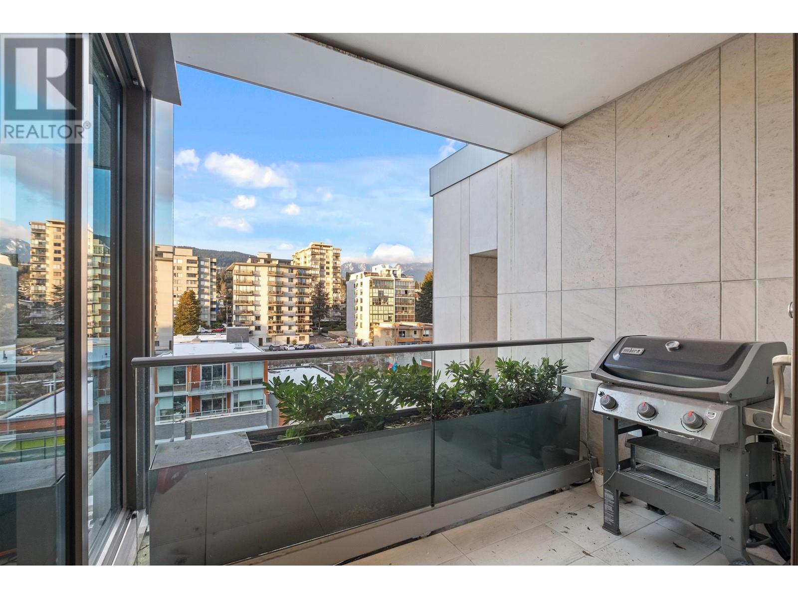 Listing Picture 13 of 22 : 507 1327 BELLEVUE AVENUE, Vancouver / 溫哥華 - 魯藝地產 Yvonne Lu Group - MLS Medallion Club Member