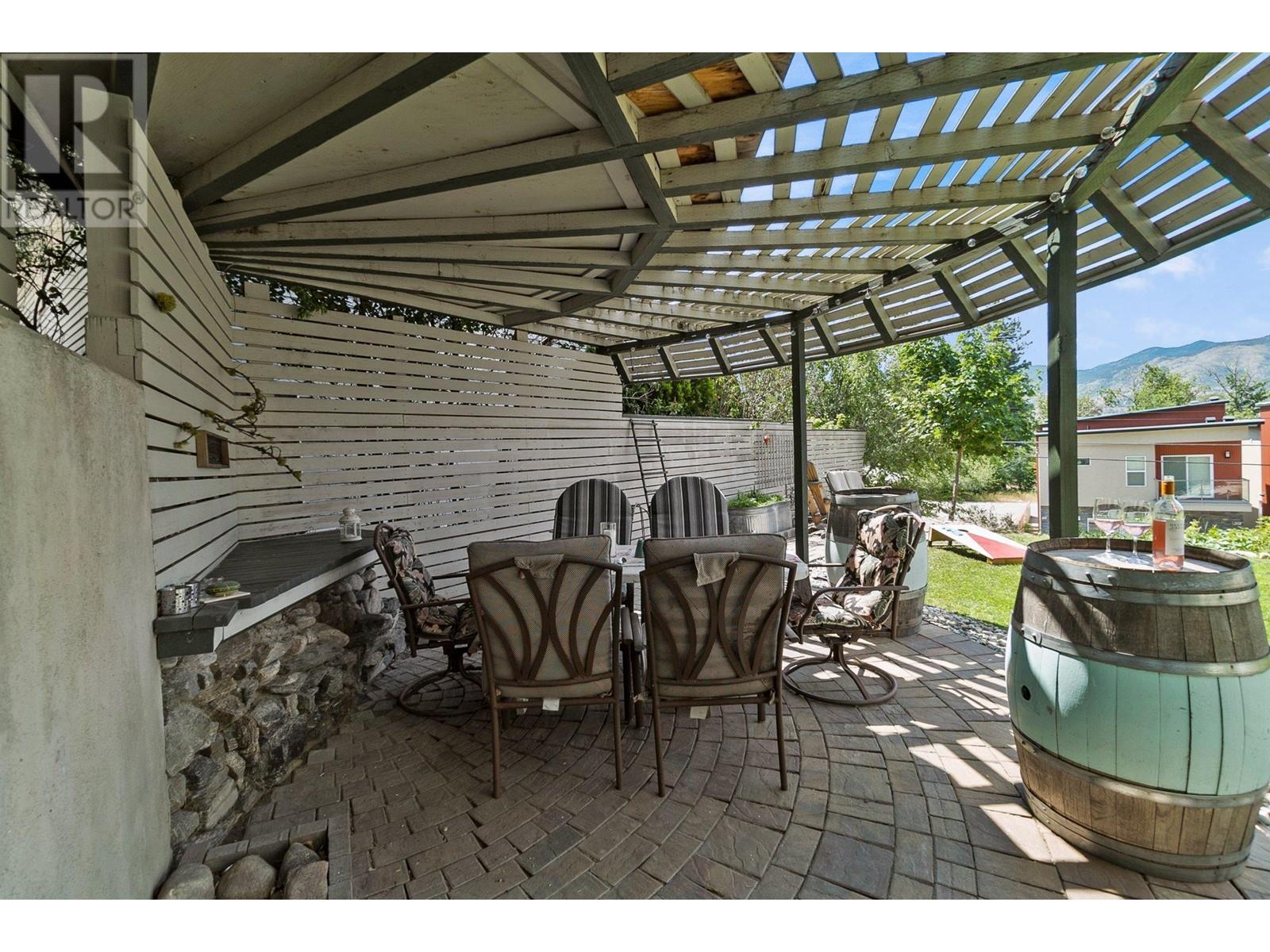 Property at 712 Creekside Road image 2