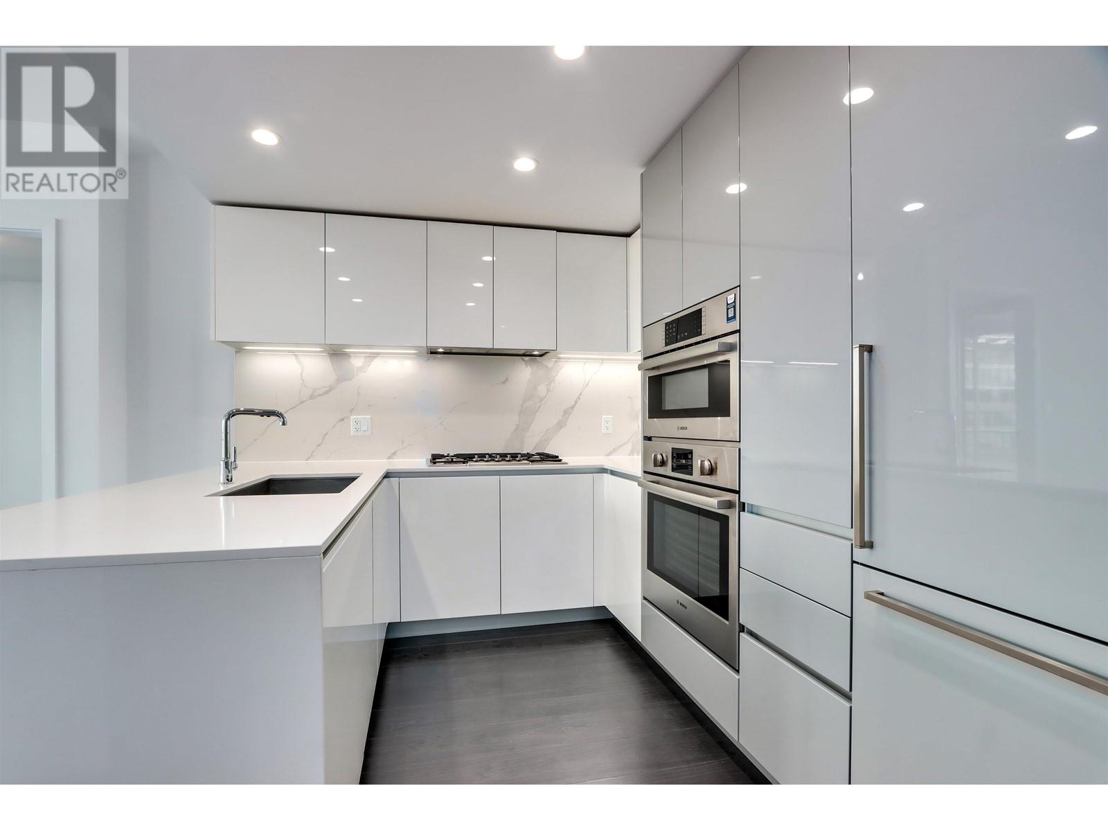 Listing Picture 17 of 35 : 1505 2085 SKYLINE COURT, Burnaby / 本拿比 - 魯藝地產 Yvonne Lu Group - MLS Medallion Club Member