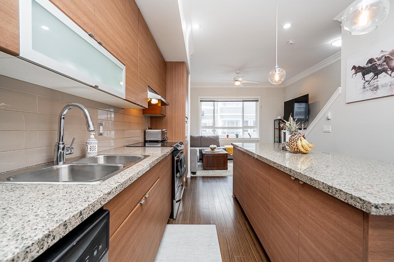 Property at 37 2955 156 AVENUE image 4