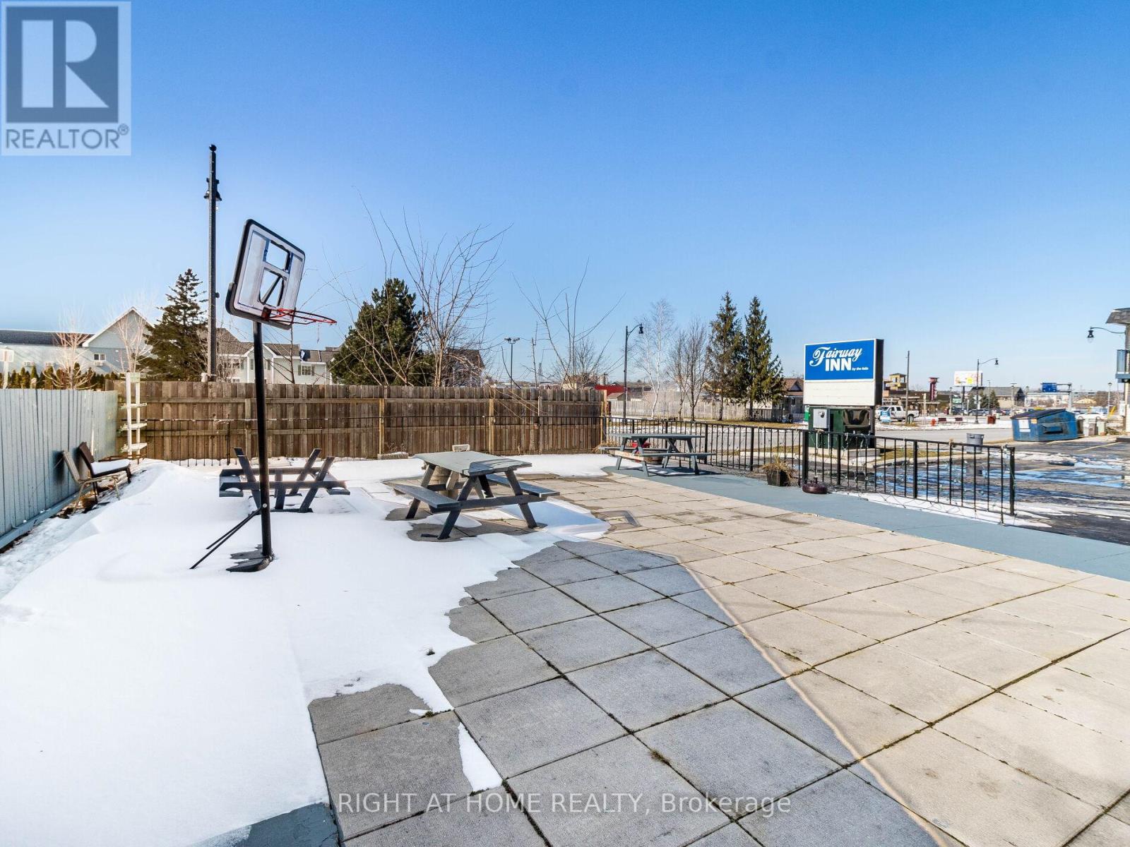 Property at 5958 FALLSVIEW BOULEVARD image 4