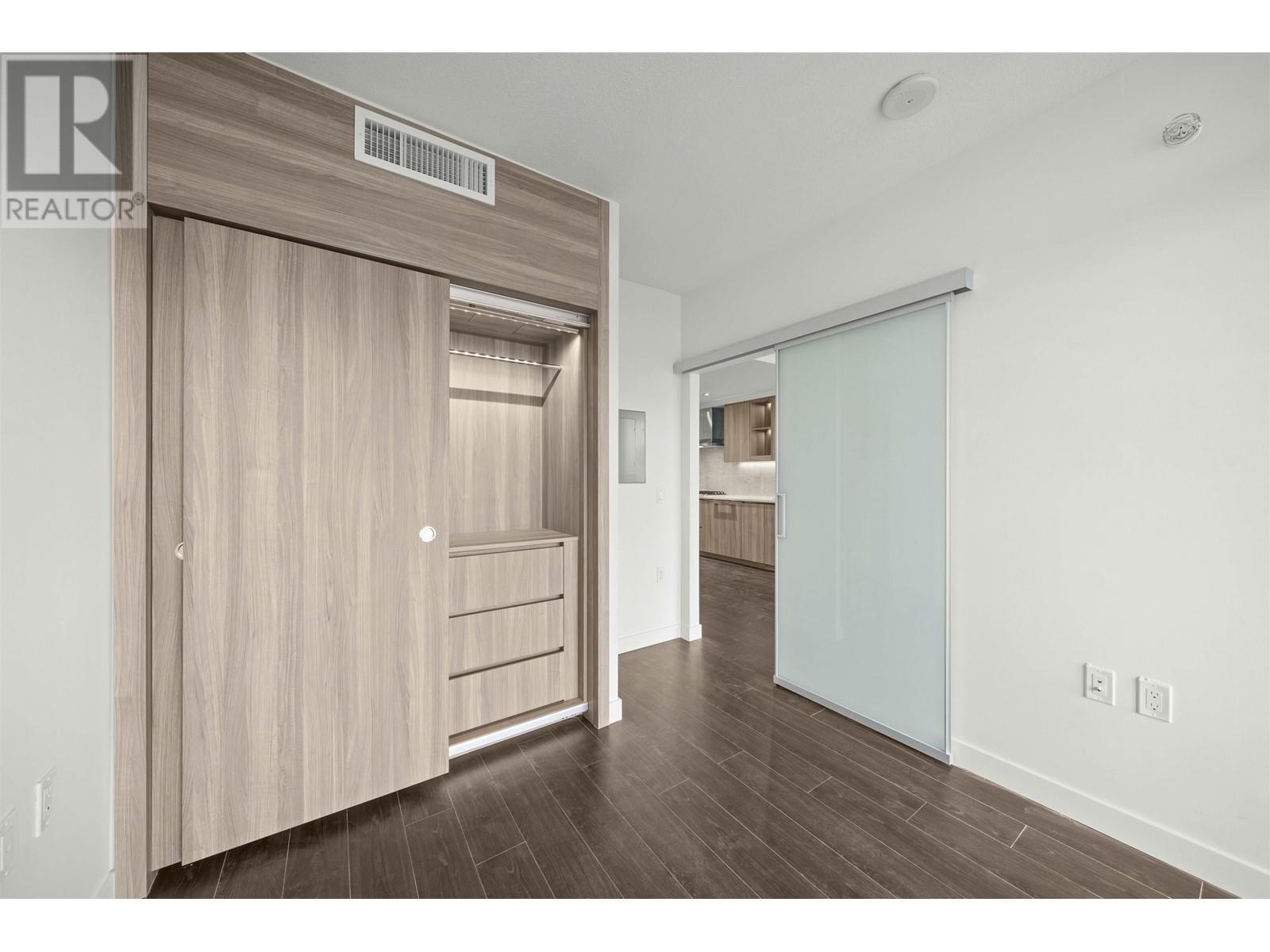 Listing Picture 11 of 15 : 2101 4720 LOUGHEED HIGHWAY, Burnaby / 本拿比 - 魯藝地產 Yvonne Lu Group - MLS Medallion Club Member