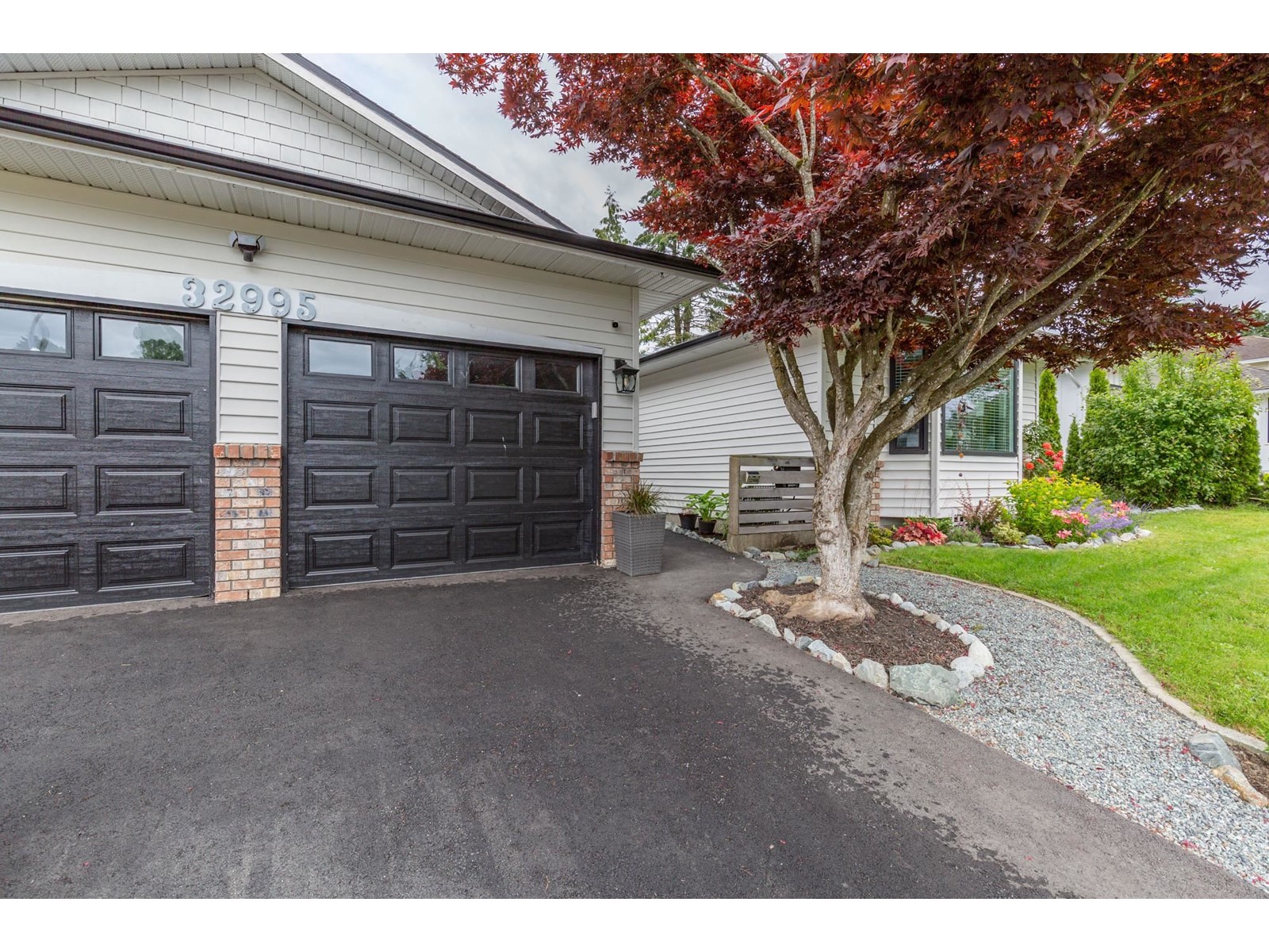 Property at 32995 WHIDDEN AVENUE image 4