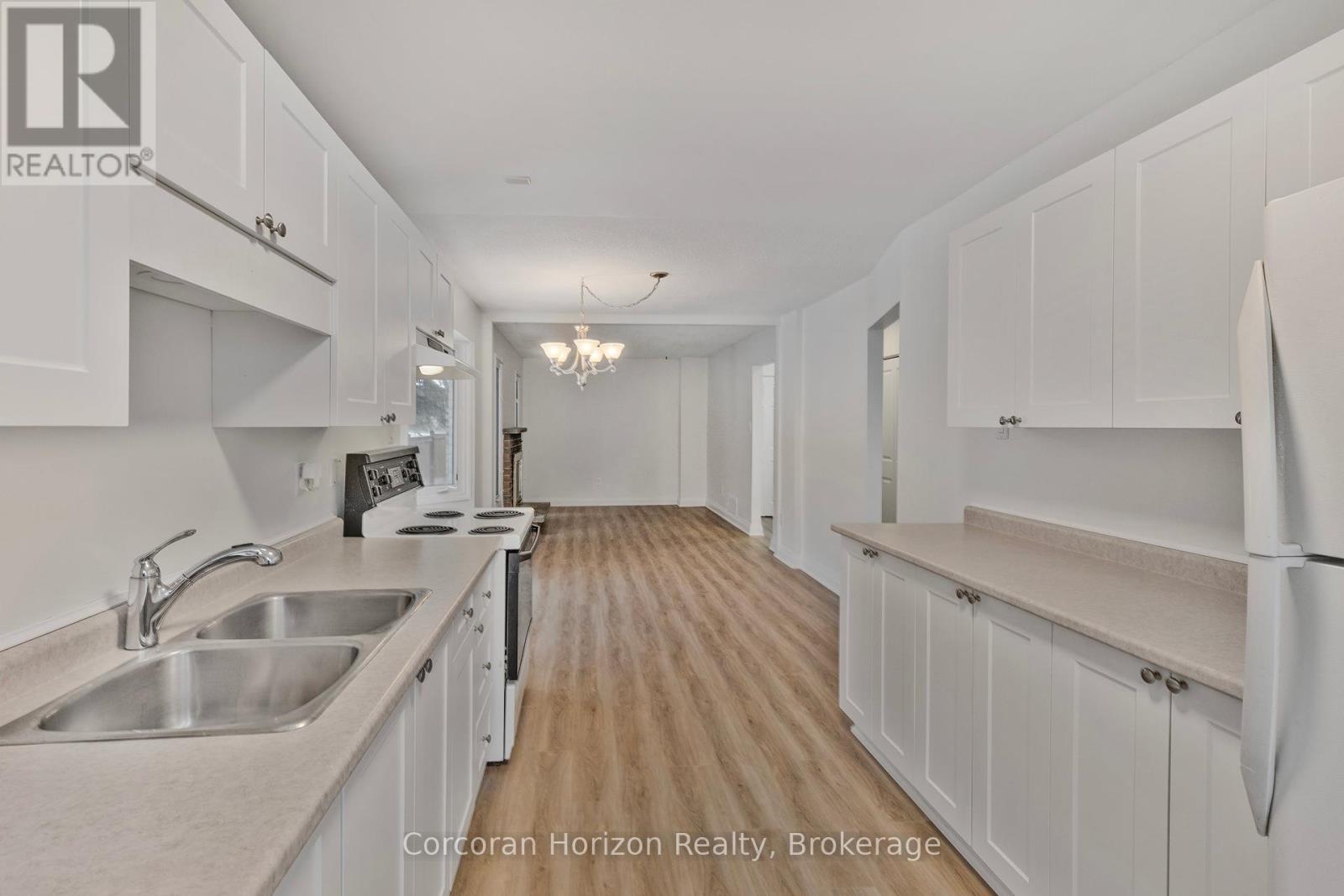 28 Fox Run, Barrie, Ontario  L4N 5L5 - Photo 19 - S12008992