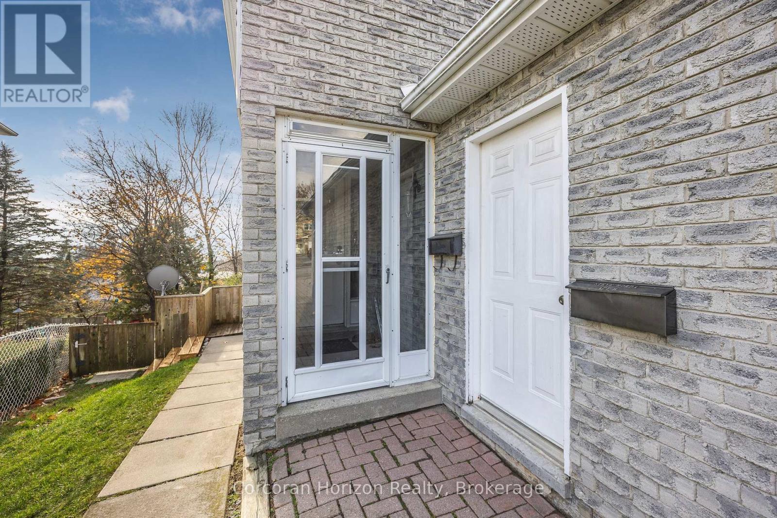 28 Fox Run, Barrie, Ontario  L4N 5L5 - Photo 3 - S12008992