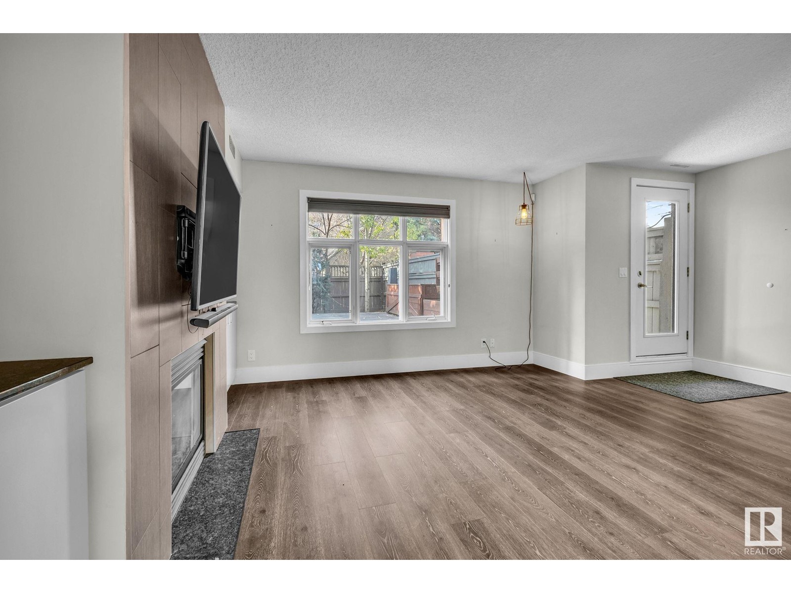 Property at 9026 JASPER AV NW image 3