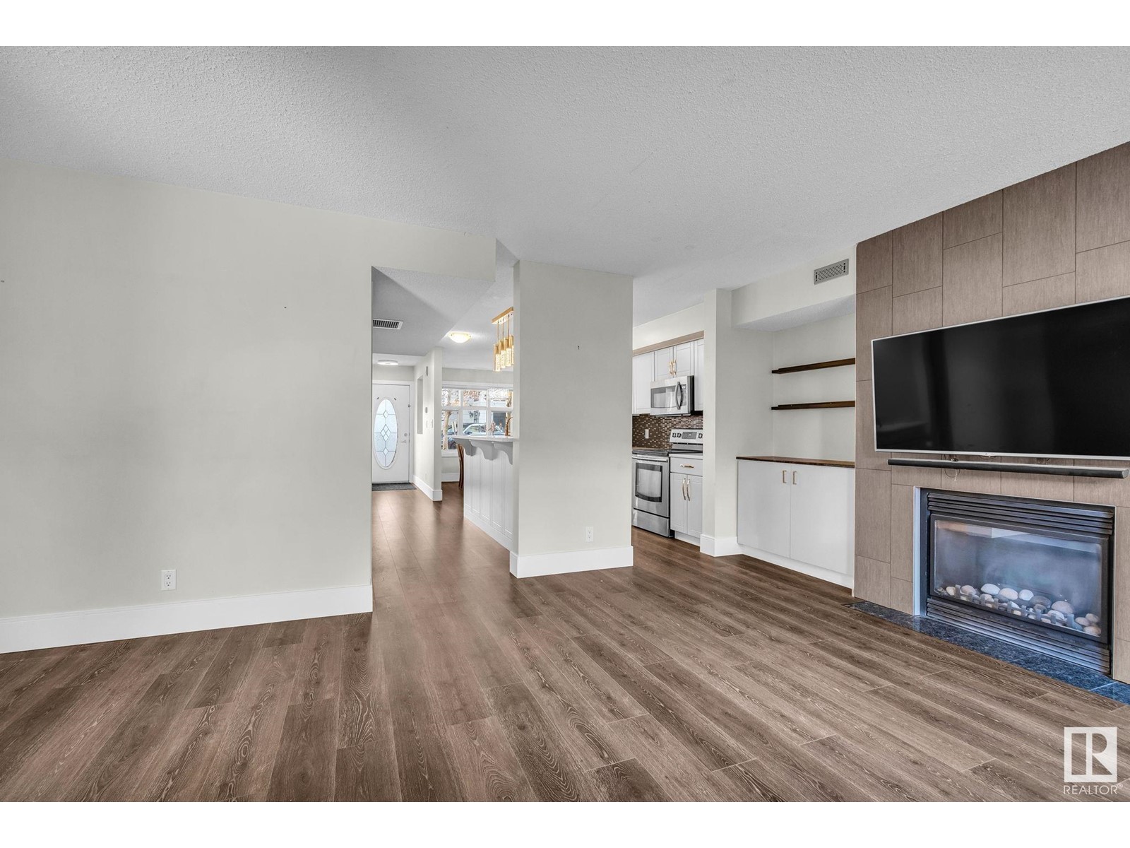 Property at 9026 JASPER AV NW image 4