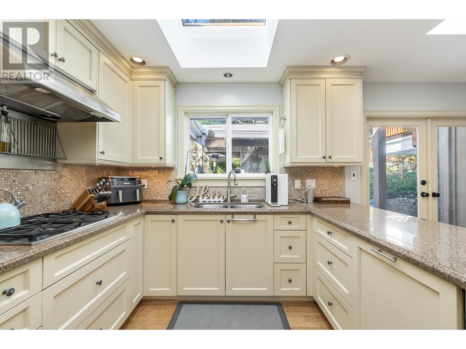 4629 Caulfeild Drive, West Vancouver, British Columbia  V7W 1E9 - Photo 10 - R2968843