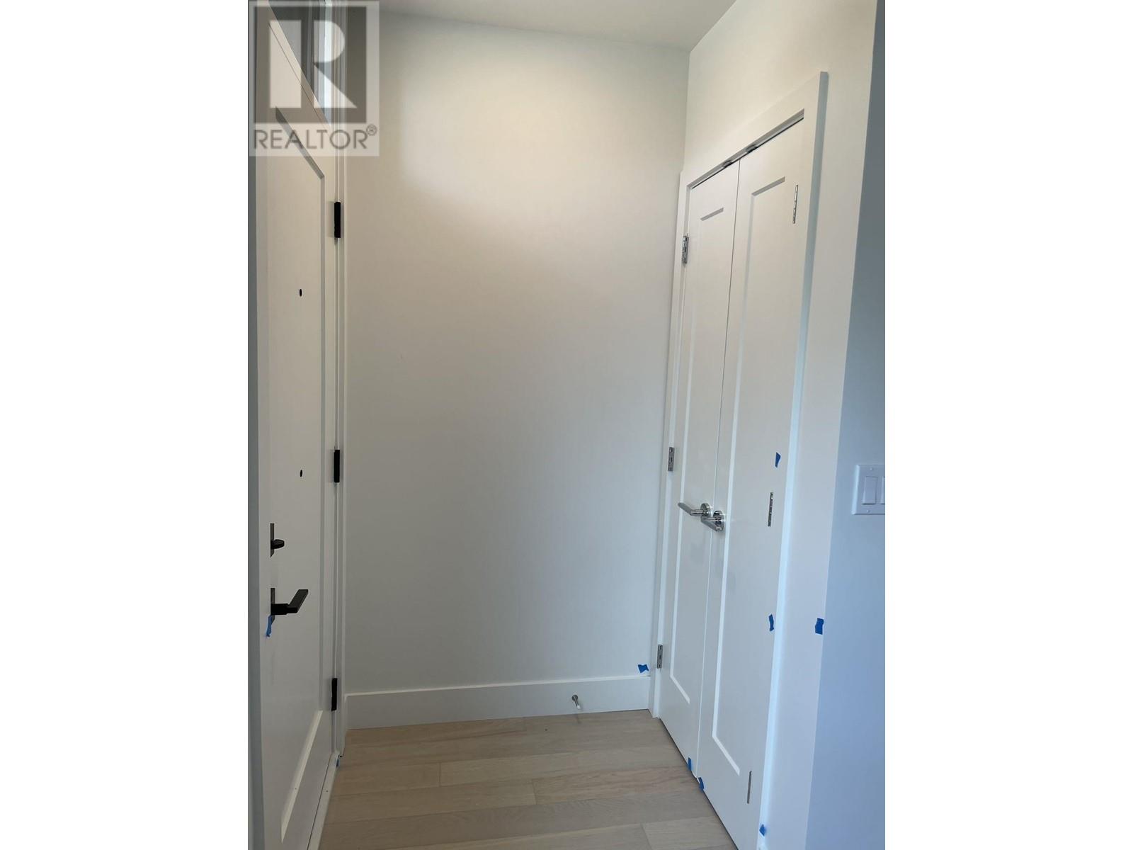625x Oak Street, Vancouver, British Columbia  V6M 2W4 - Photo 2 - R2971271