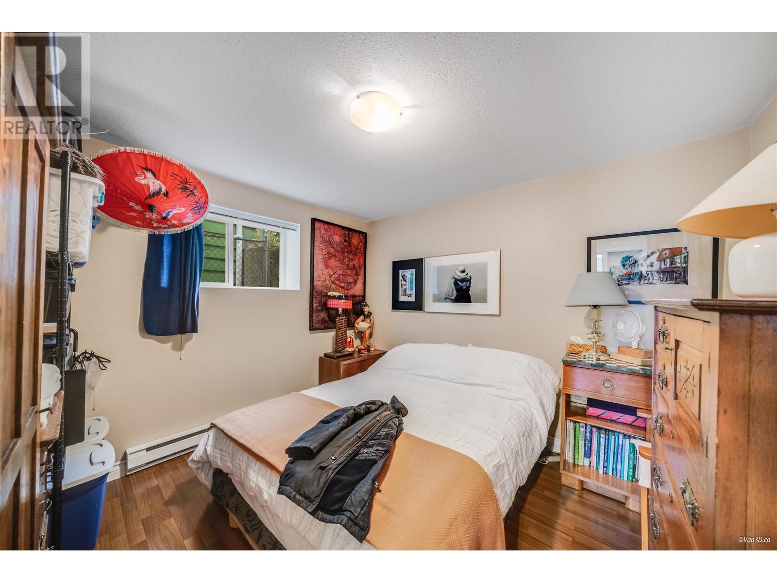 Listing Picture 22 of 33 : 3046 E 6TH AVENUE, Vancouver / 溫哥華 - 魯藝地產 Yvonne Lu Group - MLS Medallion Club Member