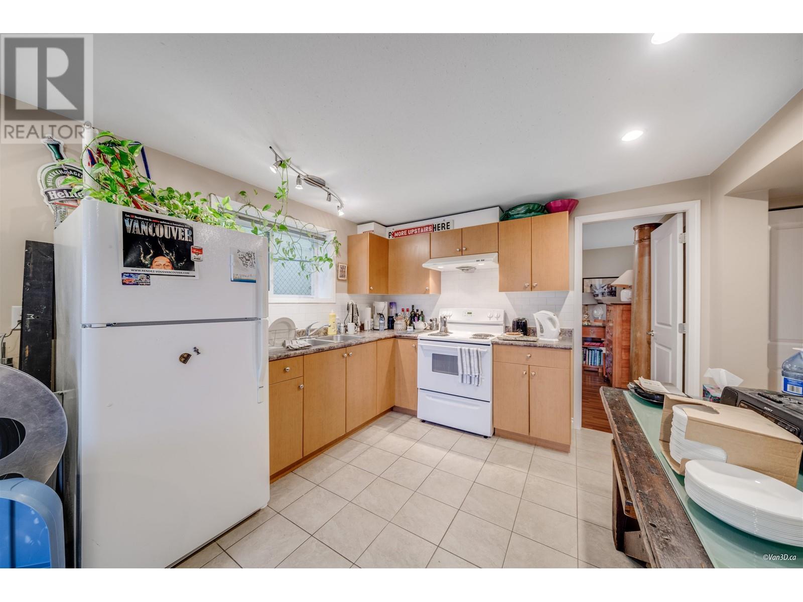 Listing Picture 28 of 33 : 3046 E 6TH AVENUE, Vancouver / 溫哥華 - 魯藝地產 Yvonne Lu Group - MLS Medallion Club Member