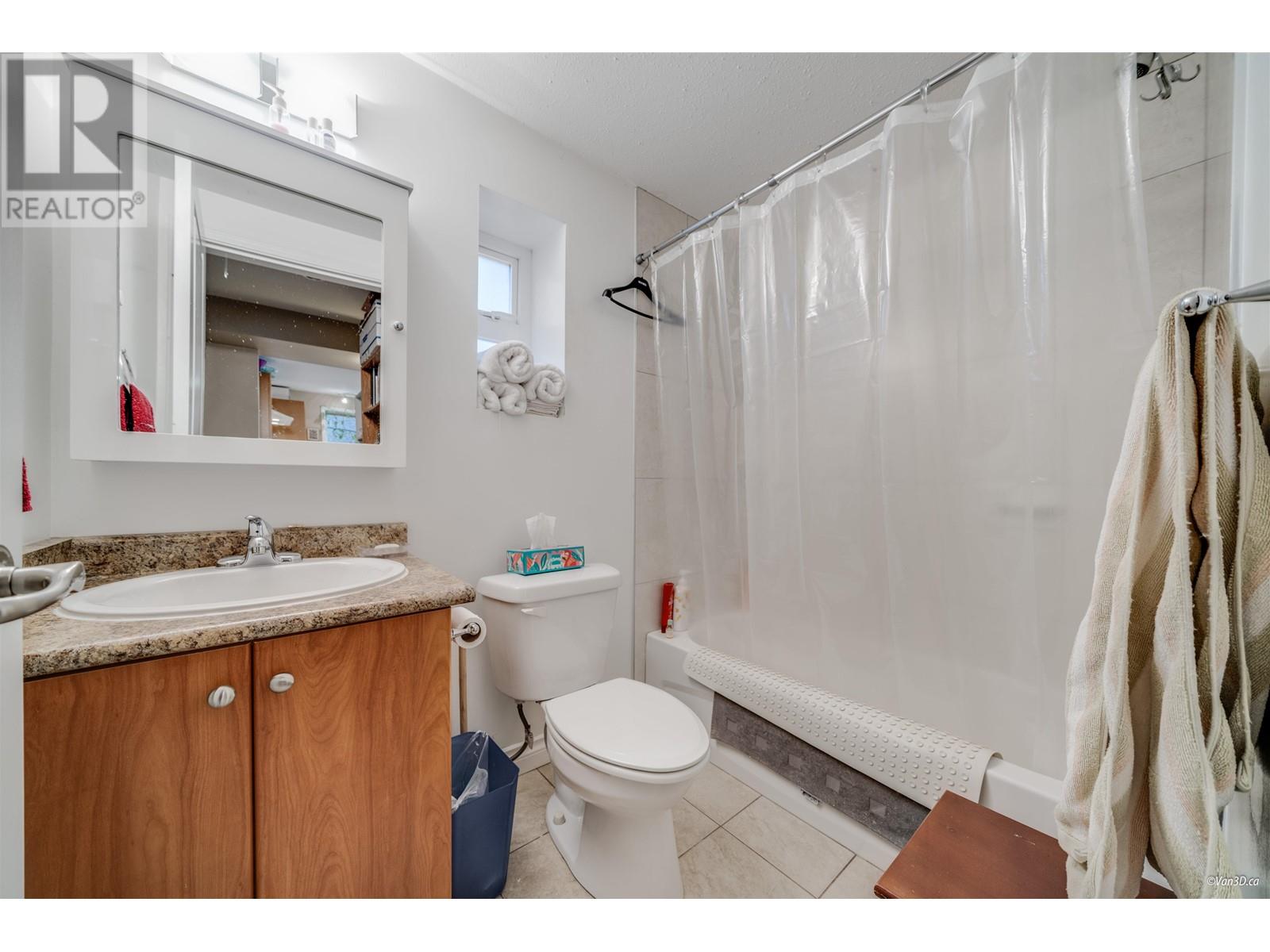 Listing Picture 24 of 33 : 3046 E 6TH AVENUE, Vancouver / 溫哥華 - 魯藝地產 Yvonne Lu Group - MLS Medallion Club Member