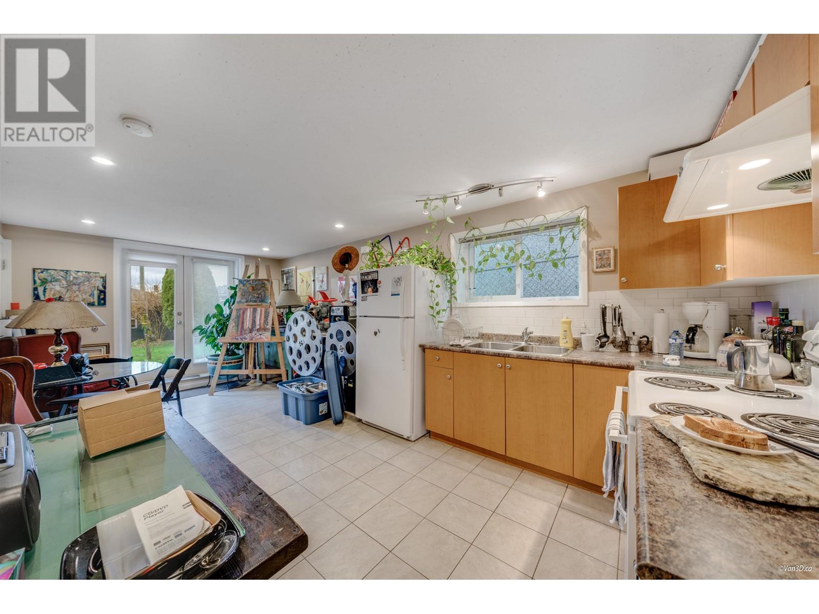 Listing Picture 26 of 33 : 3046 E 6TH AVENUE, Vancouver / 溫哥華 - 魯藝地產 Yvonne Lu Group - MLS Medallion Club Member