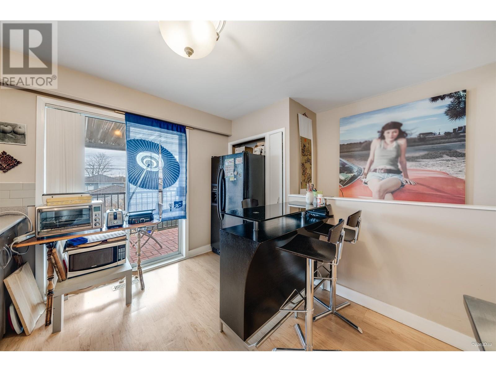 Listing Picture 13 of 33 : 3046 E 6TH AVENUE, Vancouver / 溫哥華 - 魯藝地產 Yvonne Lu Group - MLS Medallion Club Member