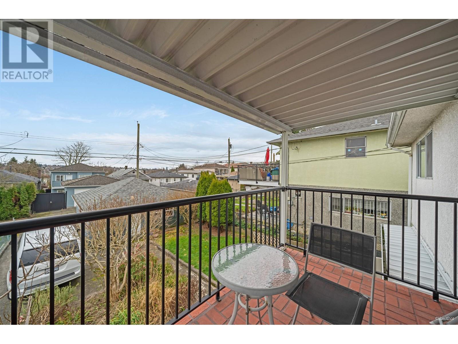 Listing Picture 33 of 33 : 3046 E 6TH AVENUE, Vancouver / 溫哥華 - 魯藝地產 Yvonne Lu Group - MLS Medallion Club Member