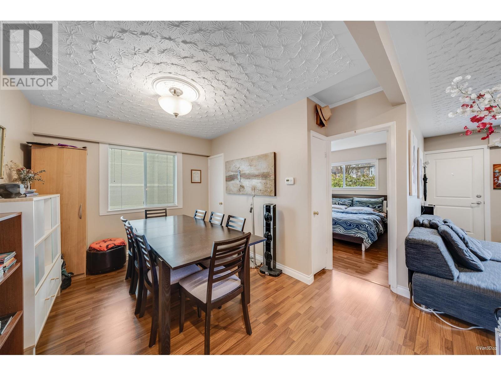 Listing Picture 15 of 33 : 3046 E 6TH AVENUE, Vancouver / 溫哥華 - 魯藝地產 Yvonne Lu Group - MLS Medallion Club Member