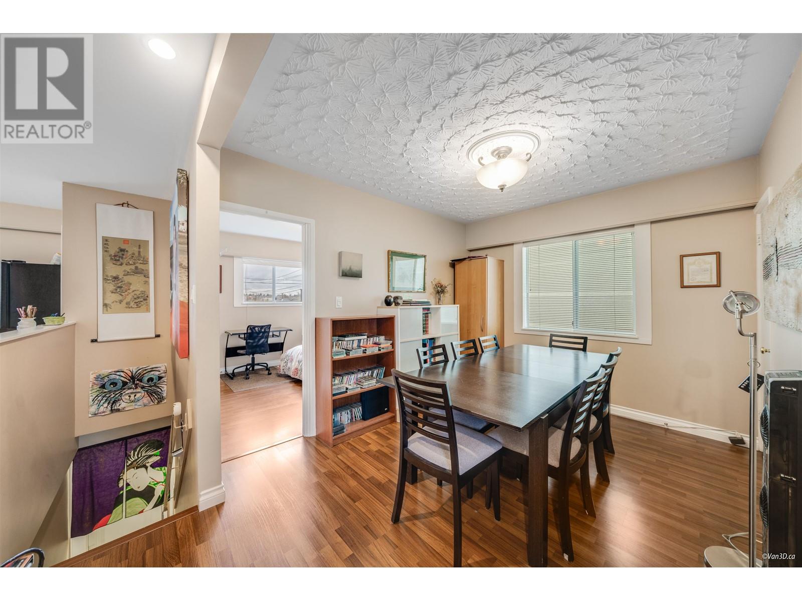 Listing Picture 17 of 33 : 3046 E 6TH AVENUE, Vancouver / 溫哥華 - 魯藝地產 Yvonne Lu Group - MLS Medallion Club Member